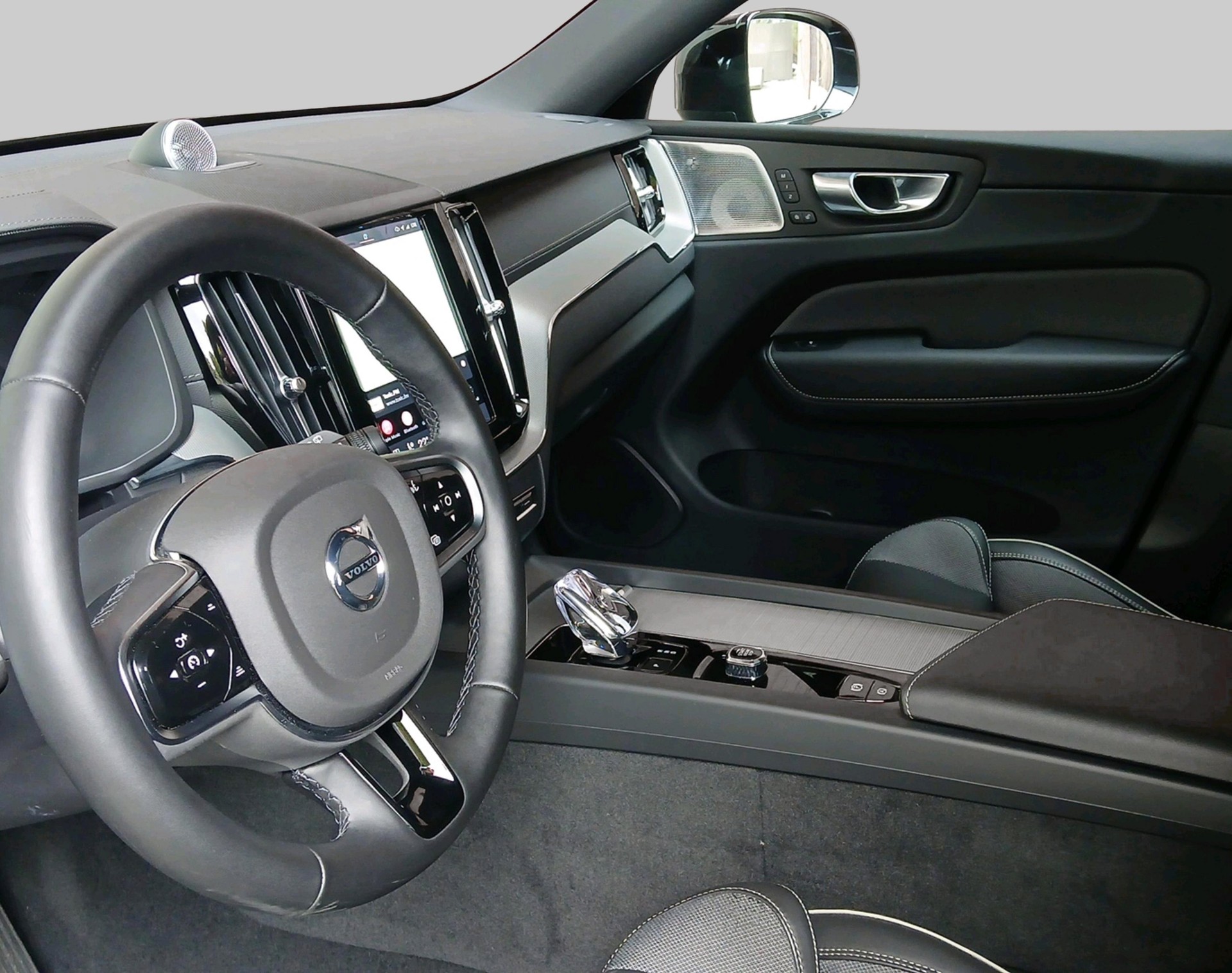 VOLVO XC60 2.0 T8 TE Ultra Dark eAWD-image-16