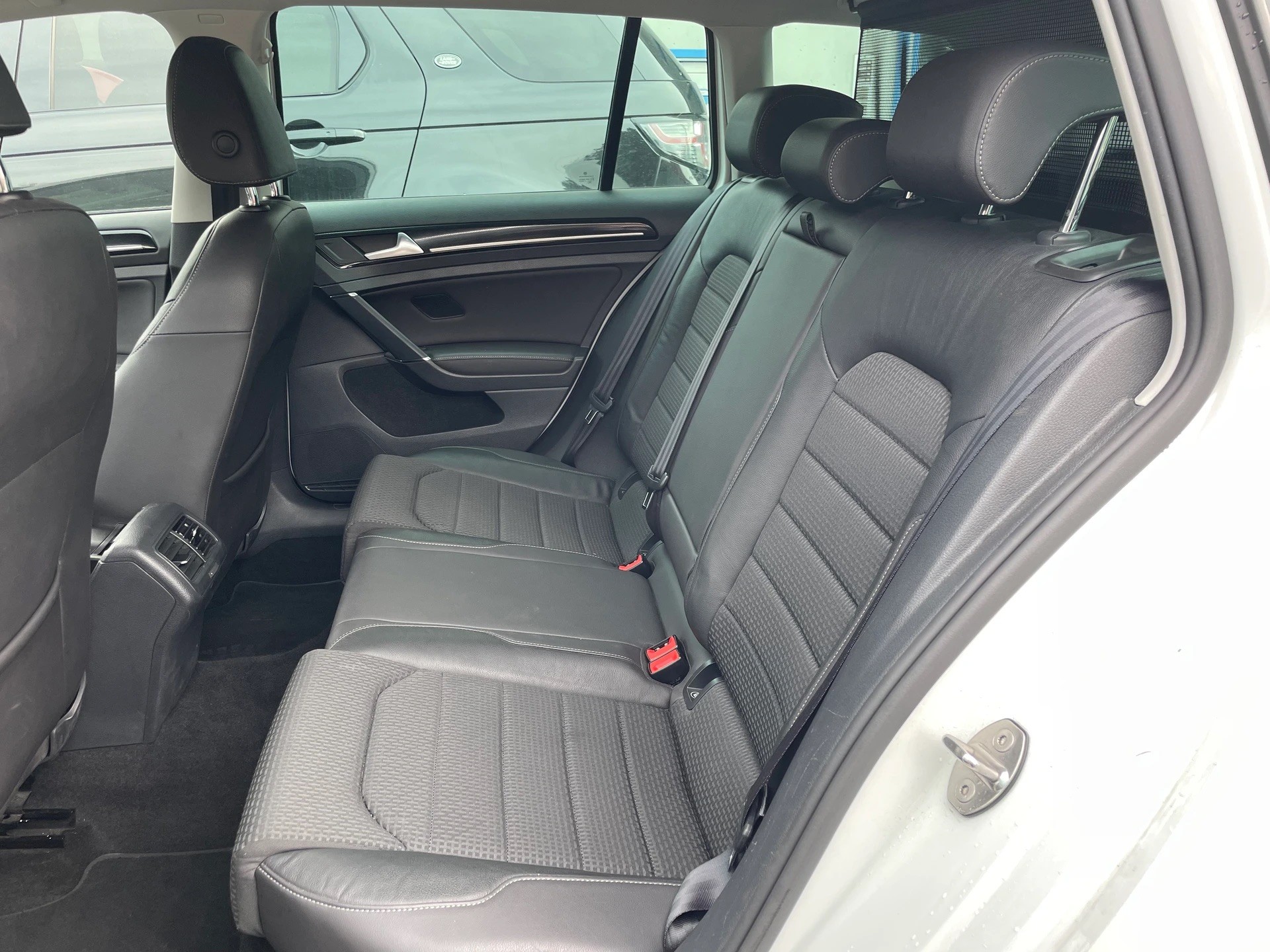 VW Golf Variant 1.4 TSI Comfortline DSG-image-13