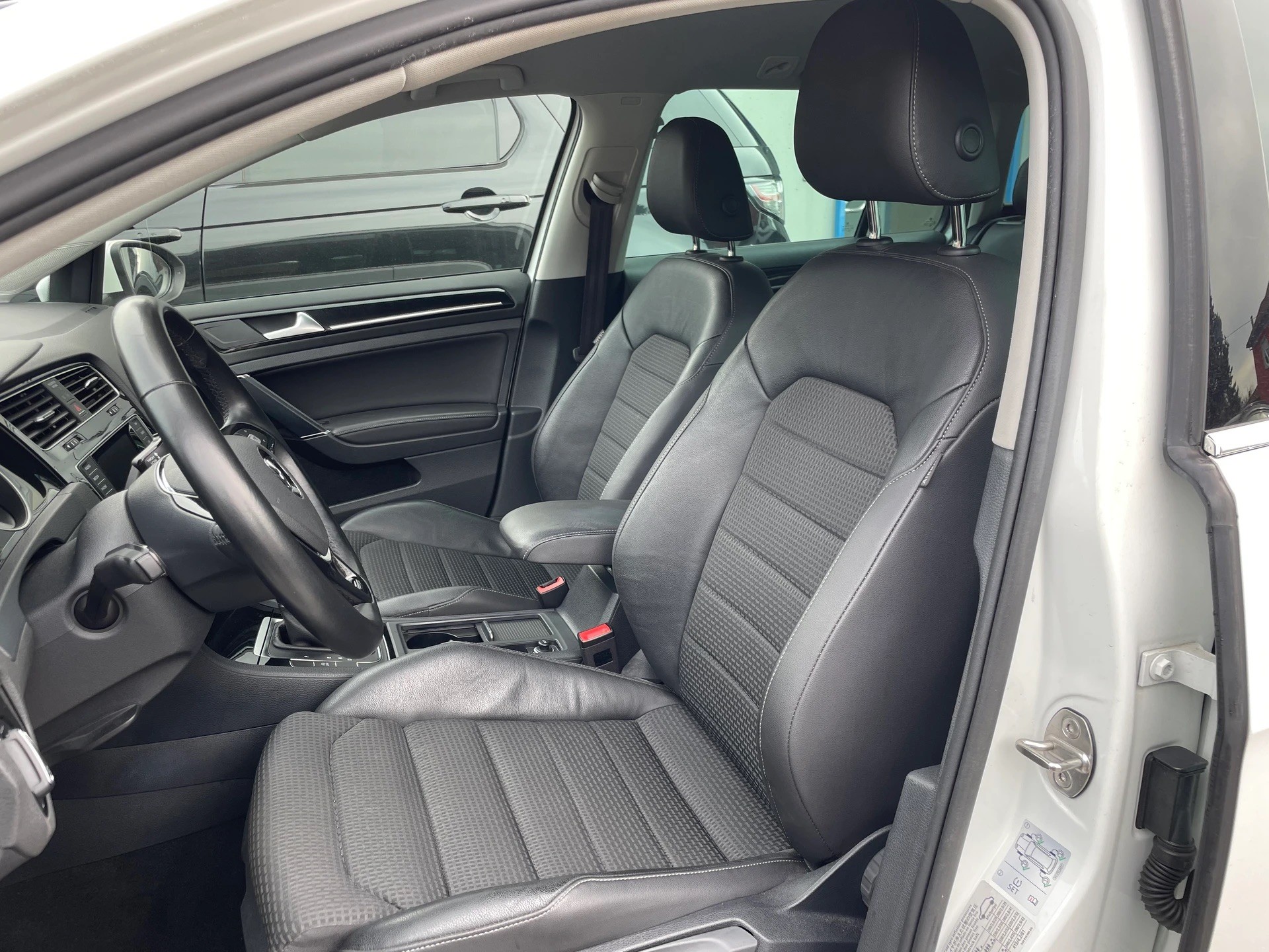 VW Golf Variant 1.4 TSI Comfortline DSG-image-7