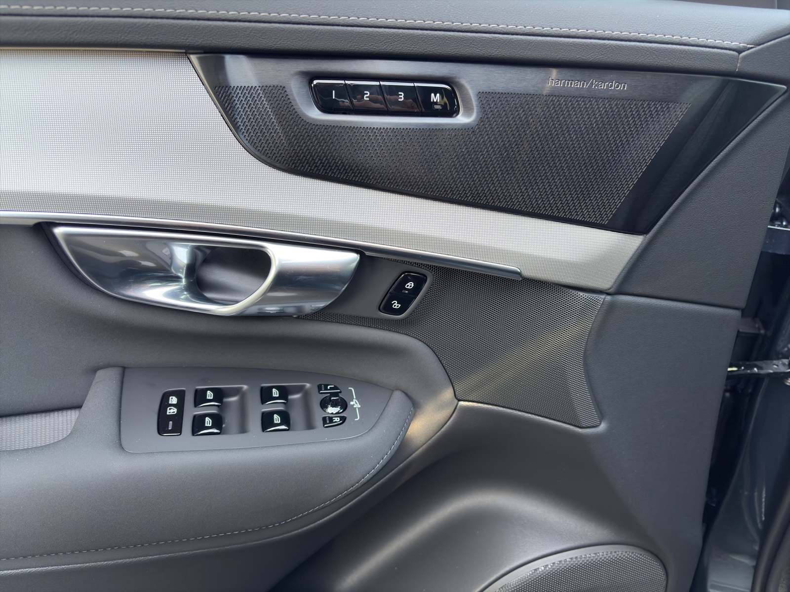 VOLVO XC90 T8 eAWD PluginHybrid Black Edition Geartronic-image-18