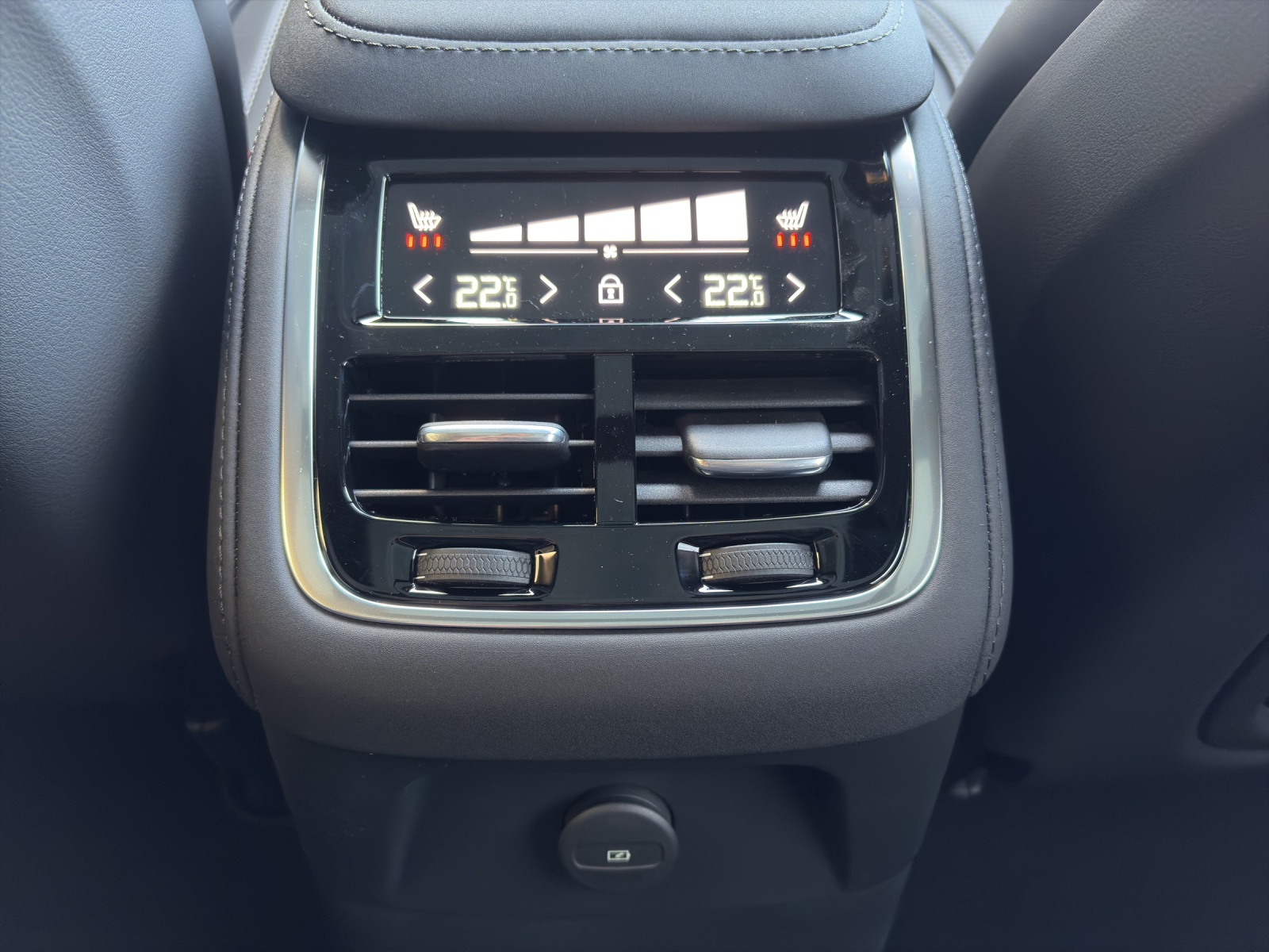 VOLVO XC90 T8 eAWD PluginHybrid Black Edition Geartronic-image-17