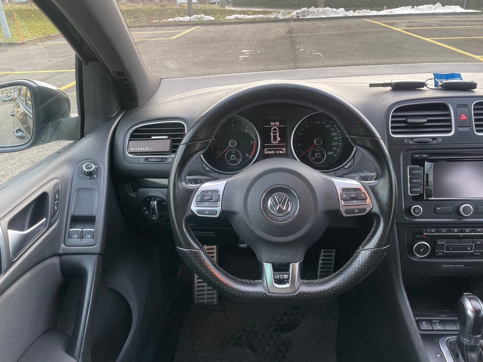 VW Golf 2.0 TDI GT DSG-image-9