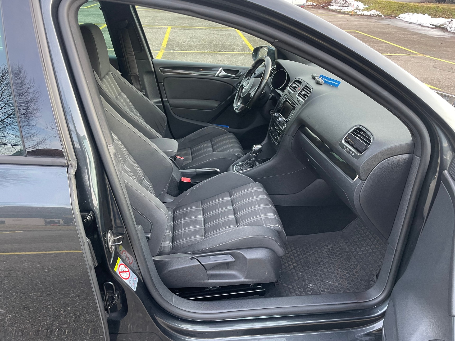 VW Golf 2.0 TDI GT DSG-image-11