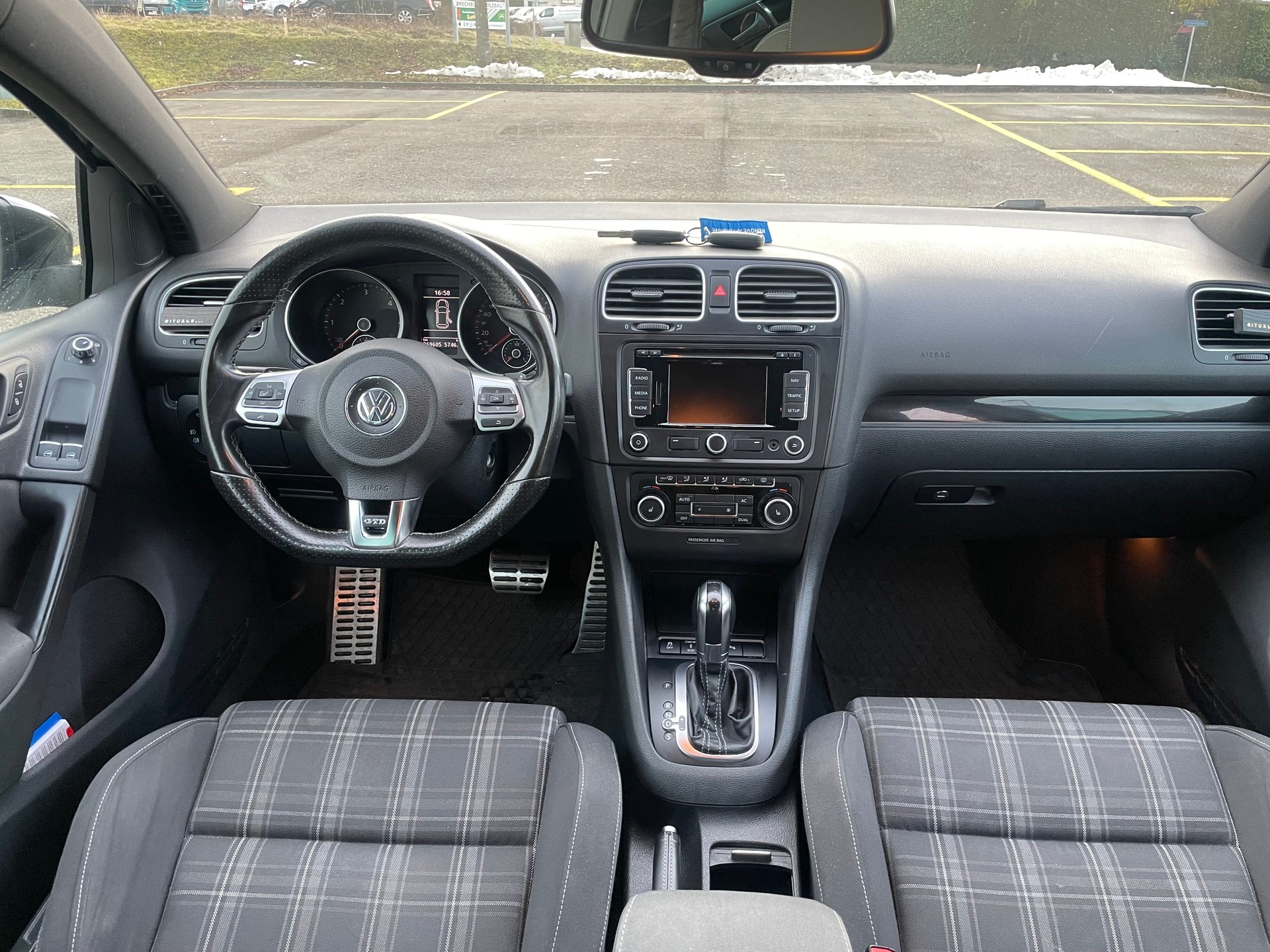 VW Golf 2.0 TDI GT DSG-image-8