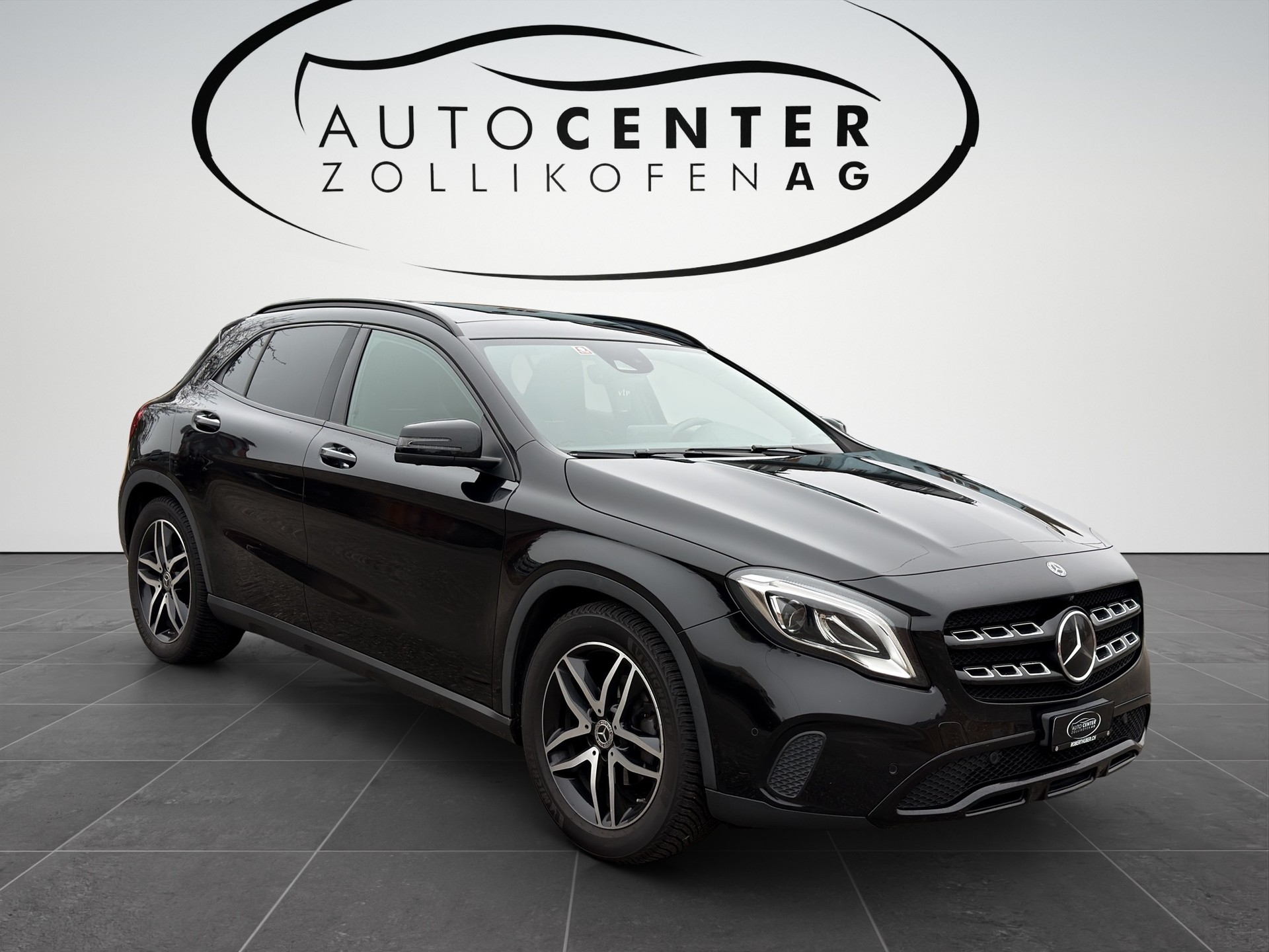 MERCEDES-BENZ GLA 200 Night Star 7G-DCT-showroom-element-2
