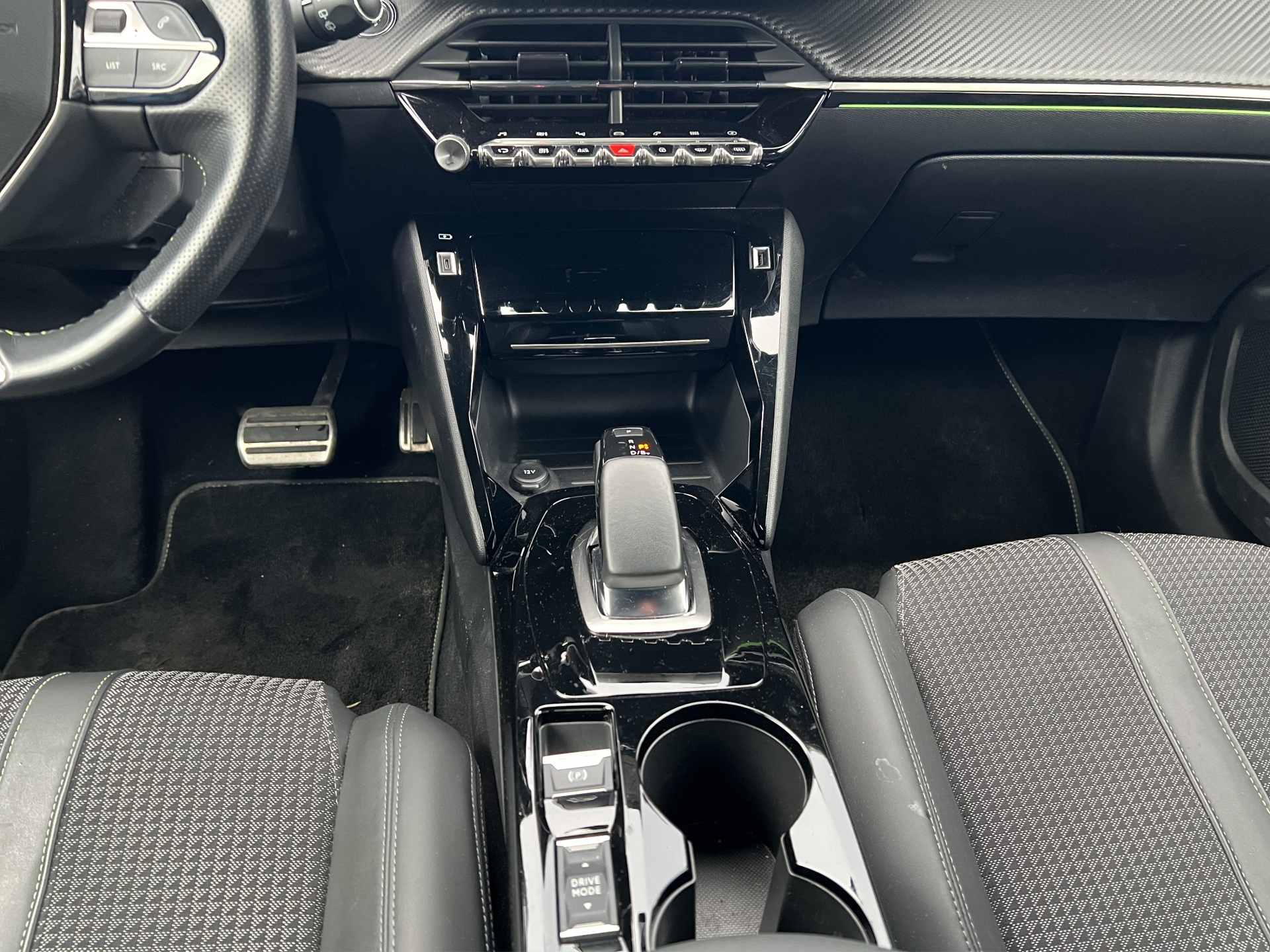 PEUGEOT 2008 e-GT Line-image-11