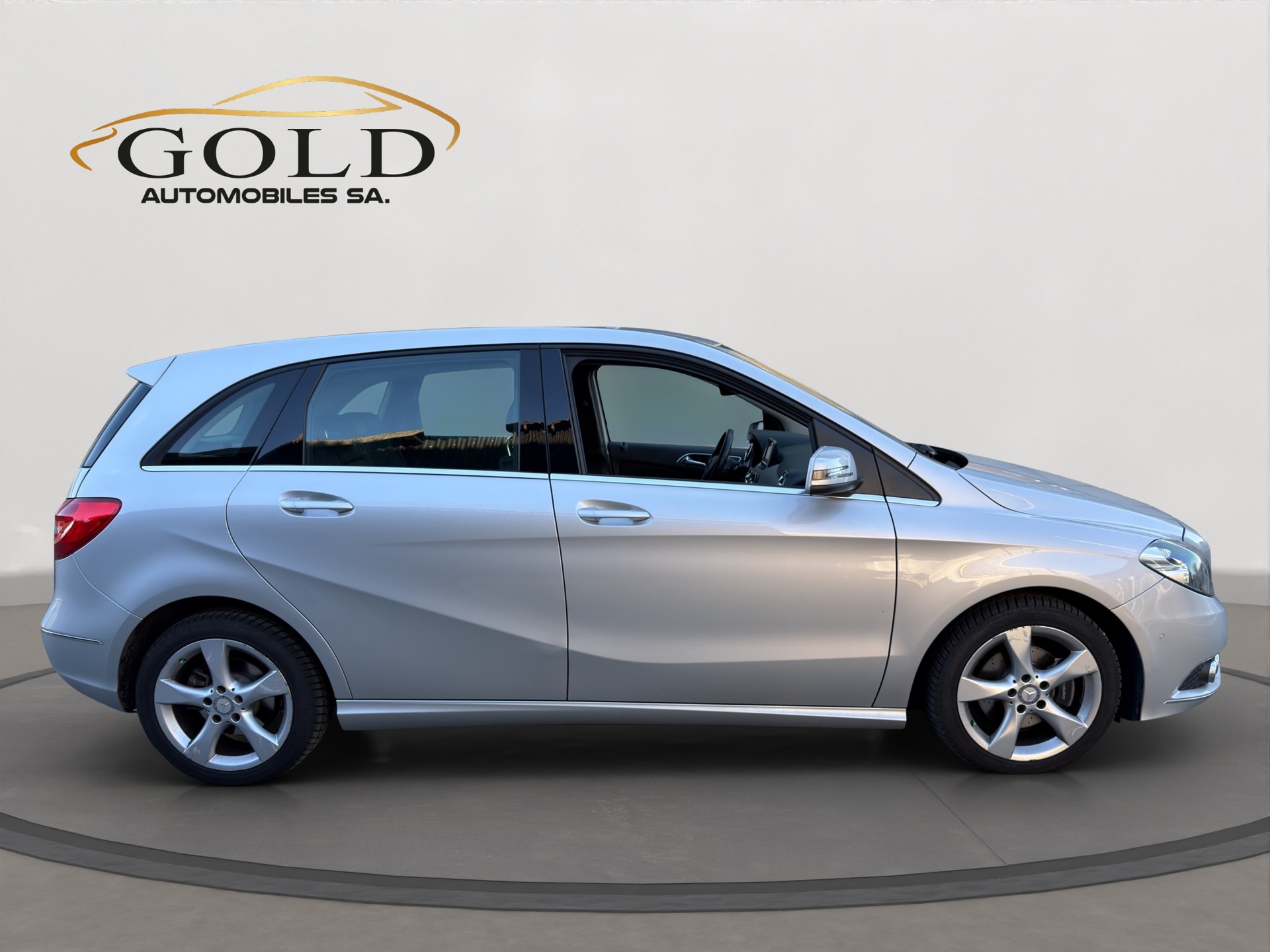 MERCEDES-BENZ B 200 7G-DCT-image-11