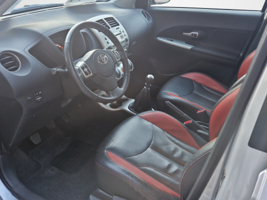 TOYOTA UrbanCr. 1.4D-4D Sol 4WD-image-7