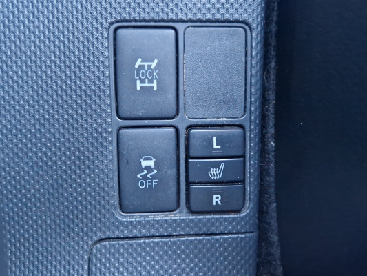 TOYOTA UrbanCr. 1.4D-4D Sol 4WD-image-13