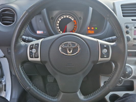 TOYOTA UrbanCr. 1.4D-4D Sol 4WD-image-8