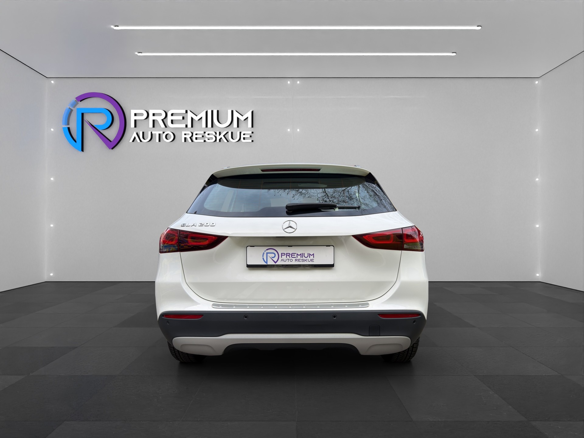 MERCEDES-BENZ GLA 200 Progressive 7G-DCT-image-4