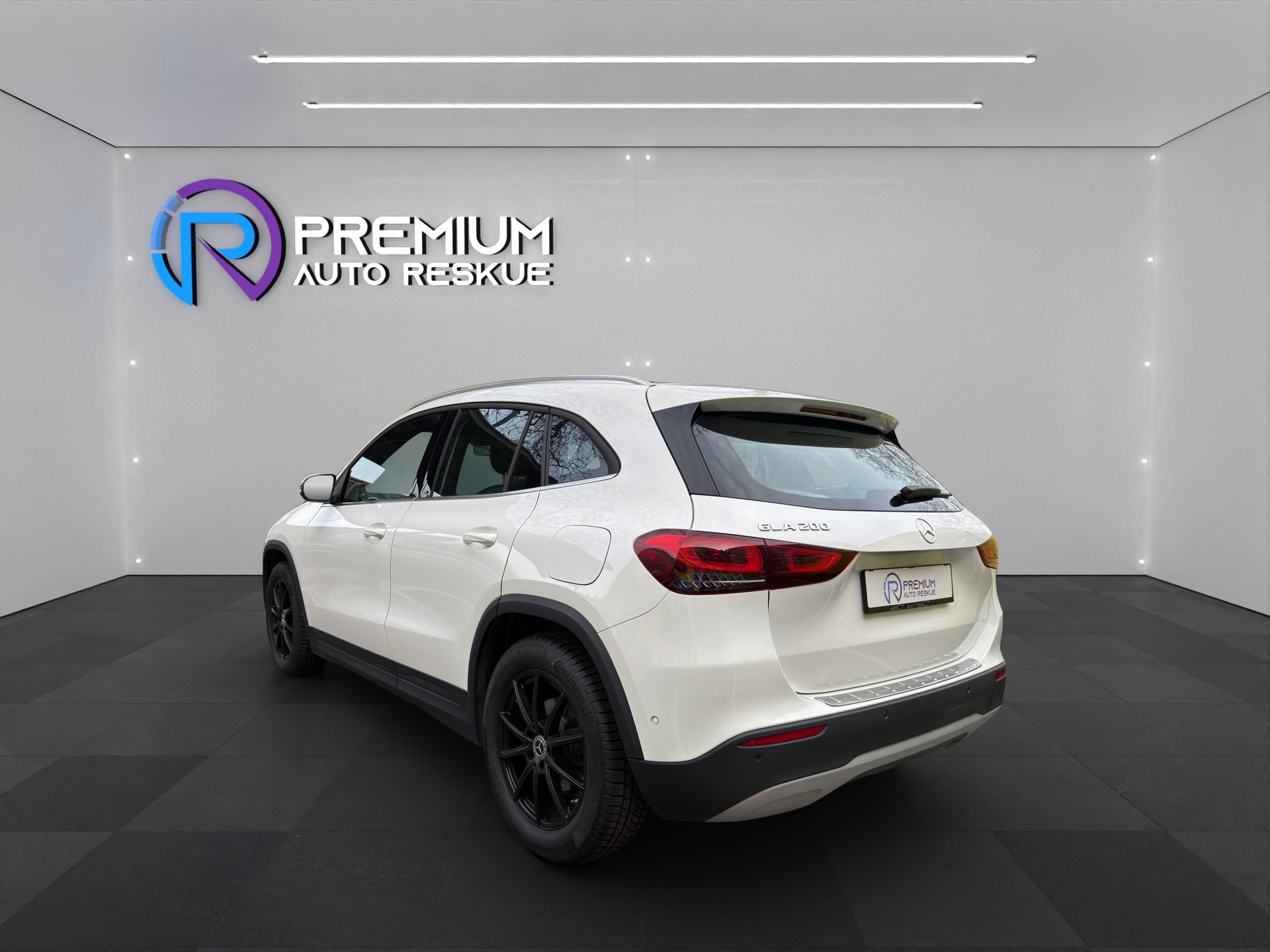 MERCEDES-BENZ GLA 200 Progressive 7G-DCT-image-3