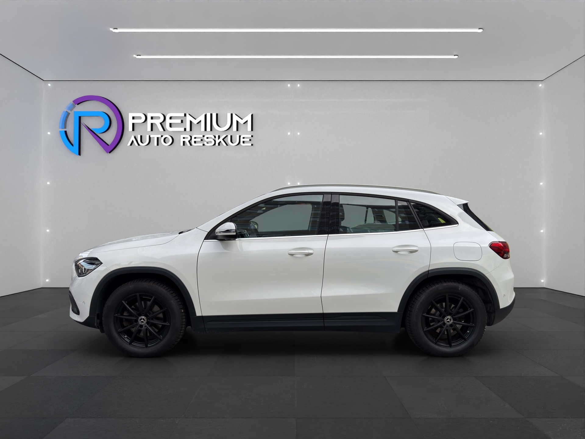 MERCEDES-BENZ GLA 200 Progressive 7G-DCT-image-2