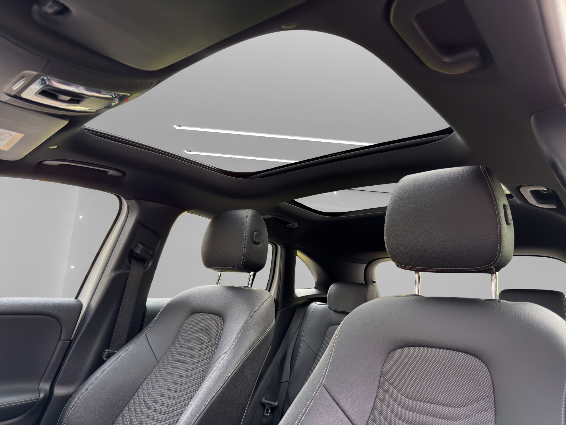 MERCEDES-BENZ GLA 200 Progressive 7G-DCT-image-8