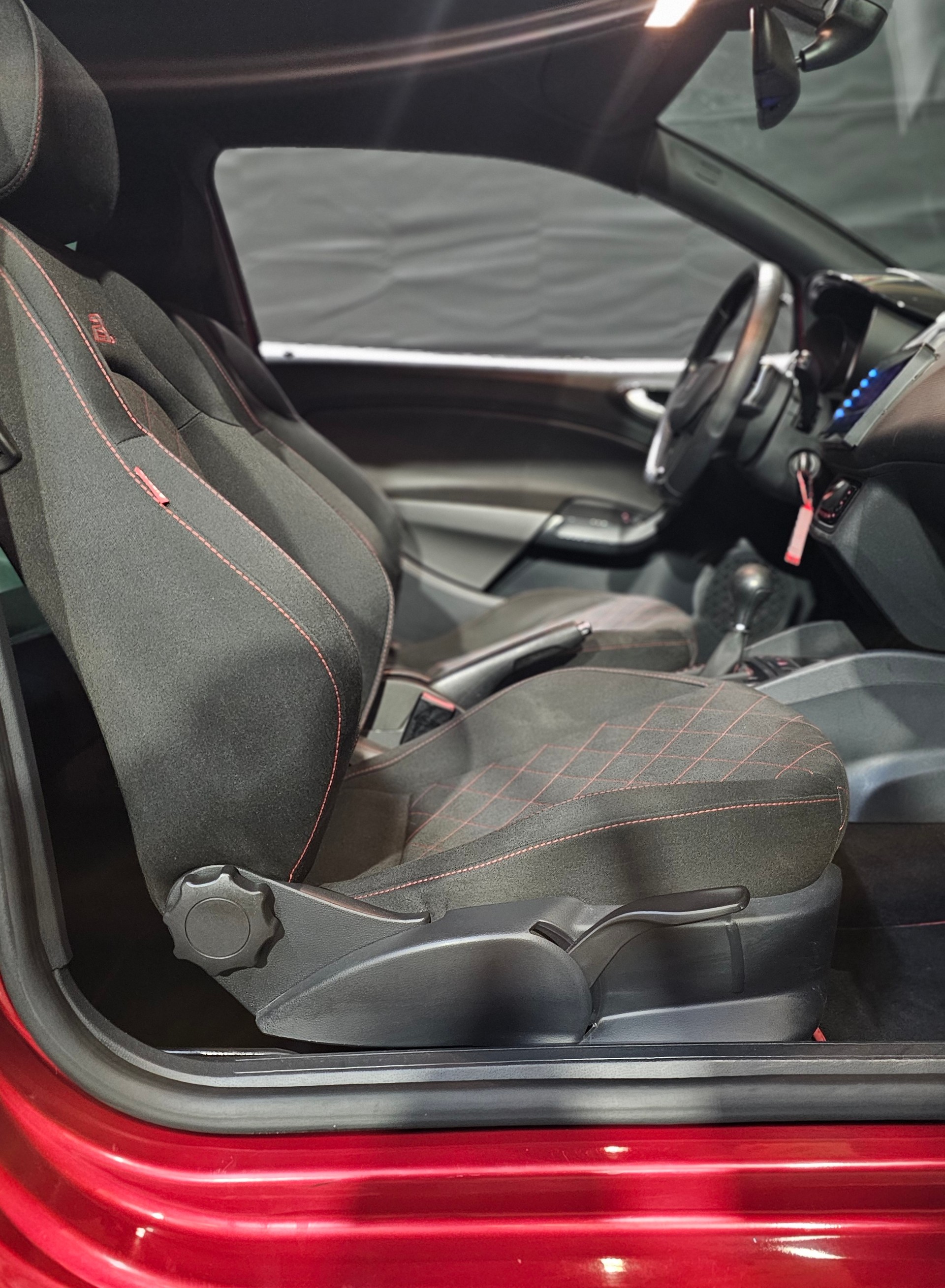SEAT Ibiza SC 1.4 TSI Cupra DSG Bocanegra-image-15