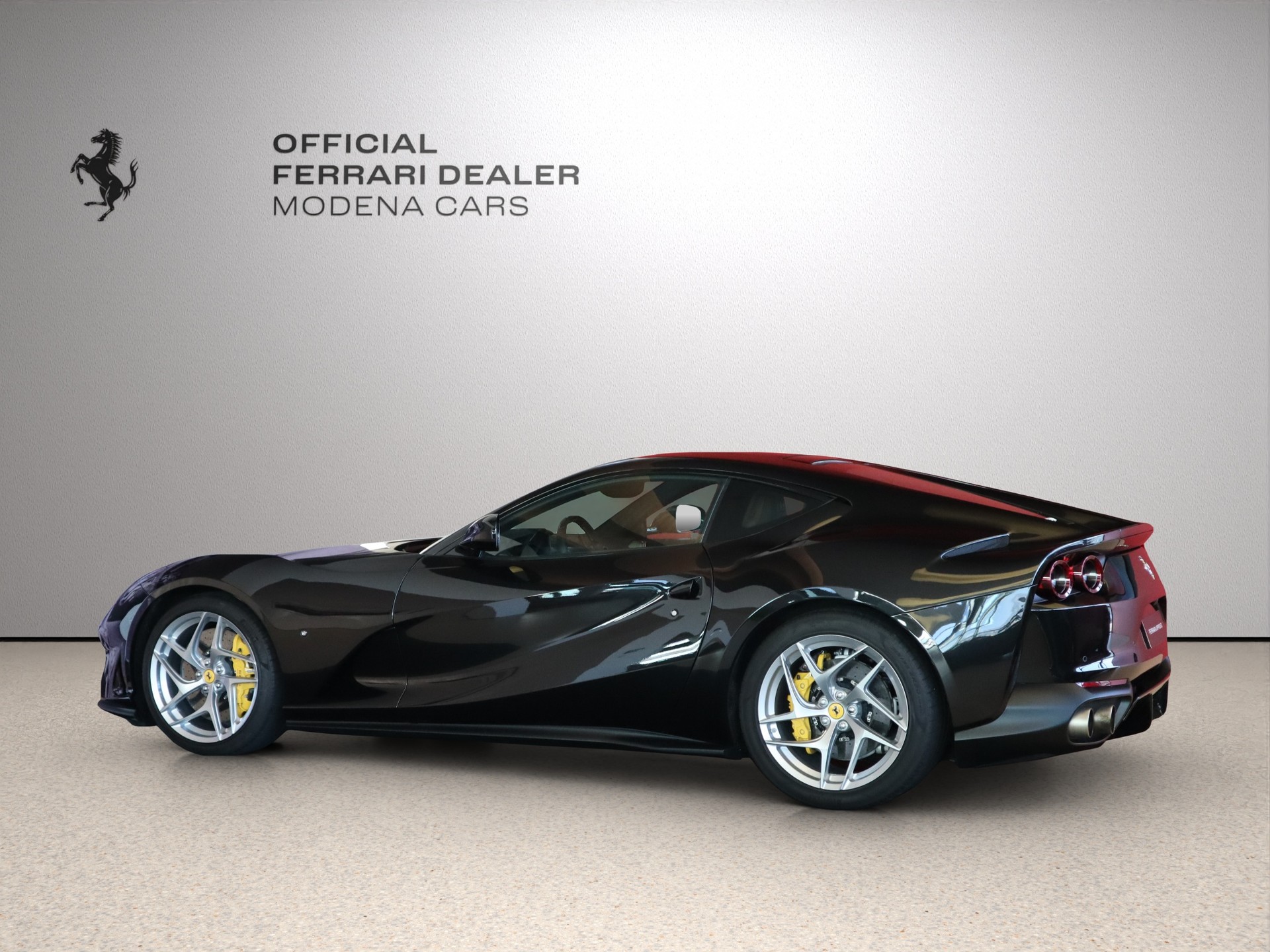 FERRARI 812 Superfast-image-8