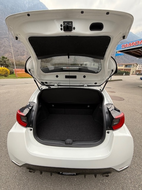 TOYOTA Yaris 1.6 GR Sport-image-12