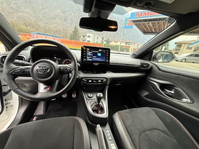 TOYOTA Yaris 1.6 GR Sport-image-8