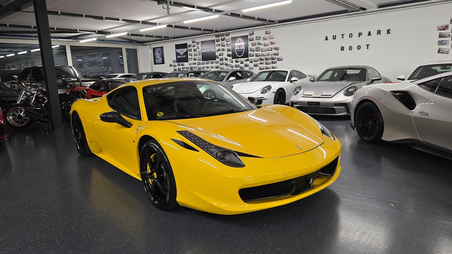 FERRARI 458 Italia 4.5 V8-showroom-element-1