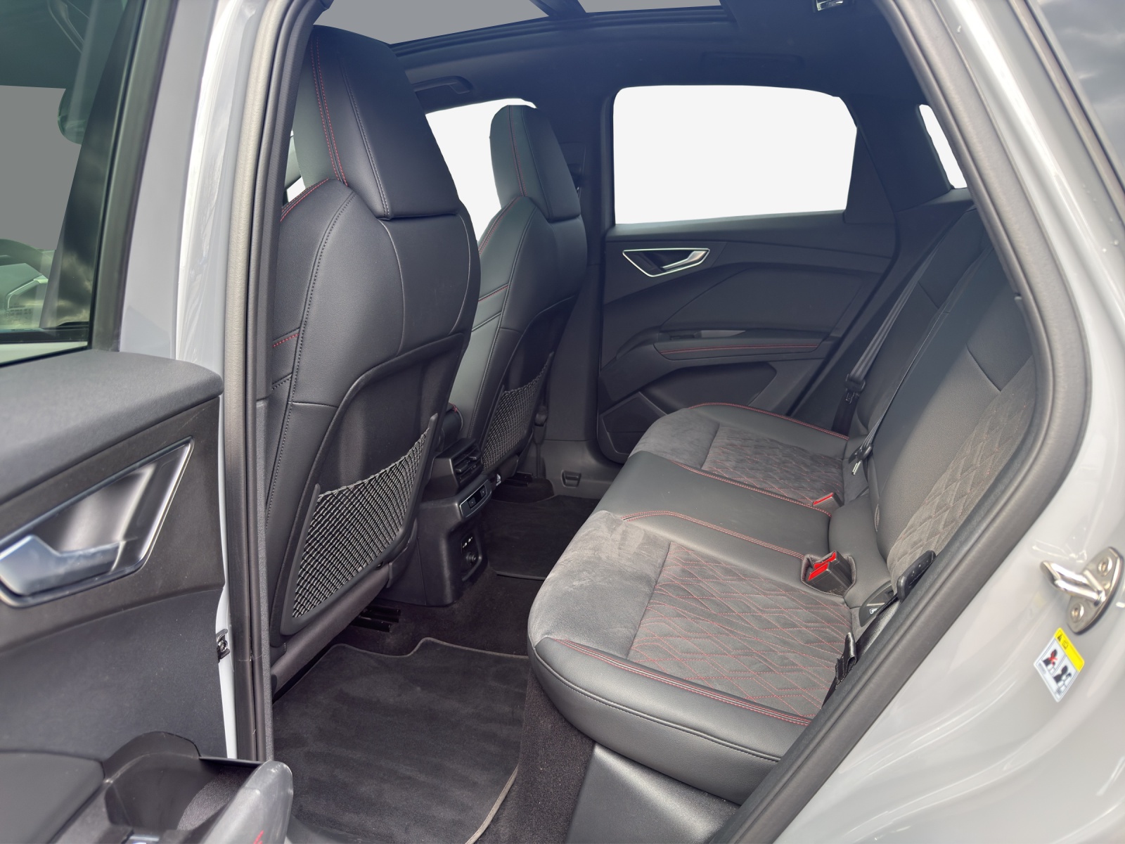 AUDI Q4 Sportback e-tron 45 Edition Swiss Ski quattro-image-12