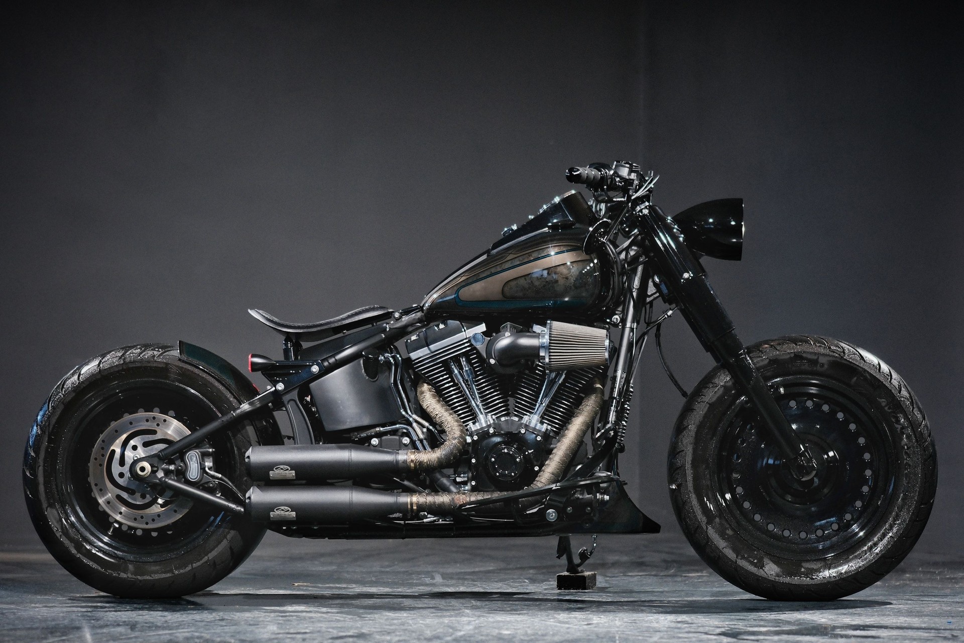 HARLEY-DAVIDSON FLSTFB Fat Boy Special ABS-showroom-element-1
