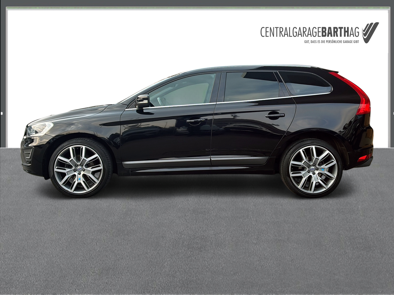 VOLVO XC60 2.4 D5 Mom. R-Design AWD S/S-image-3