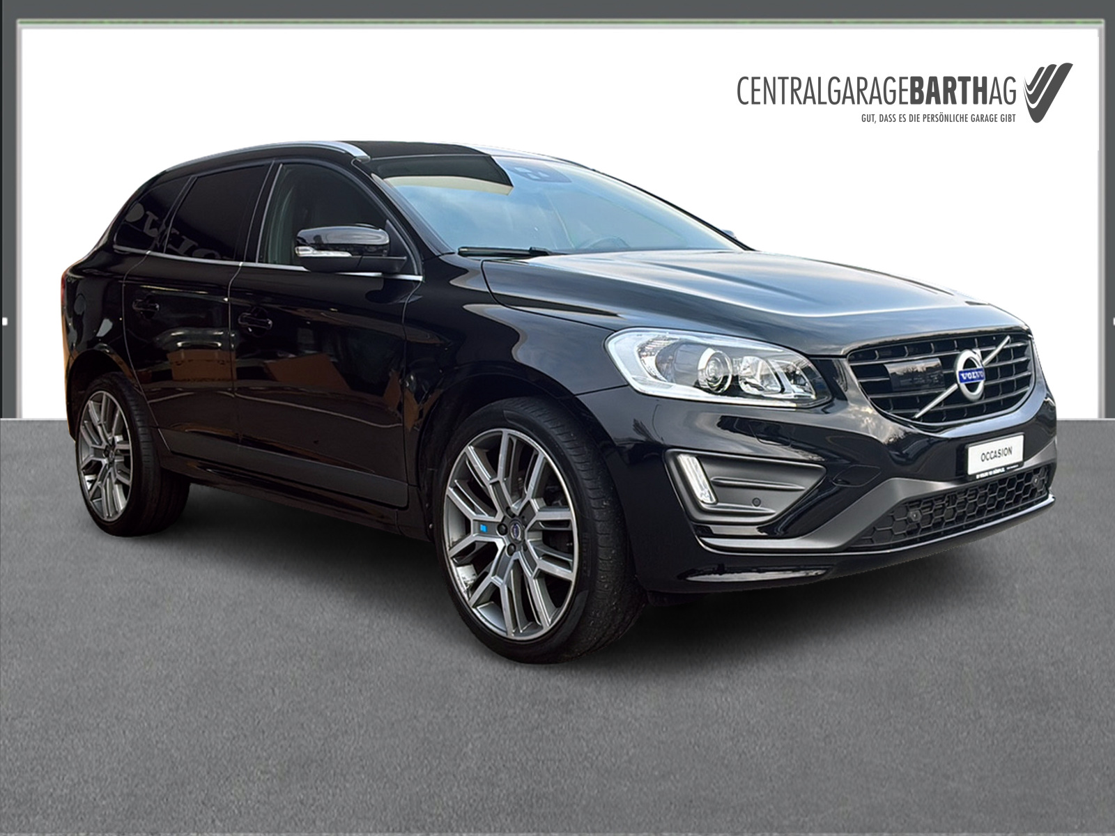 VOLVO XC60 2.4 D5 Mom. R-Design AWD S/S-image-2