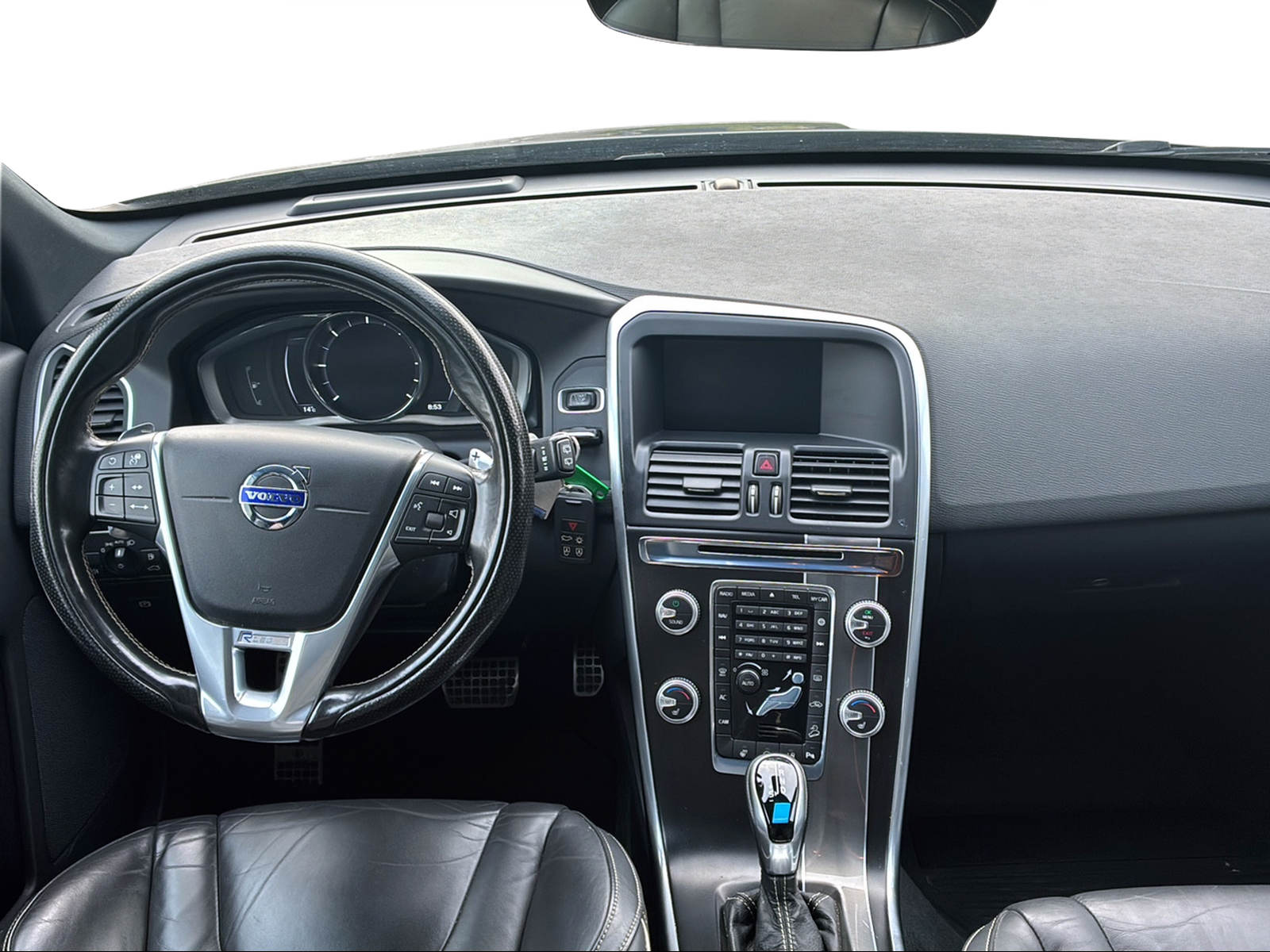 VOLVO XC60 2.4 D5 Mom. R-Design AWD S/S-image-11