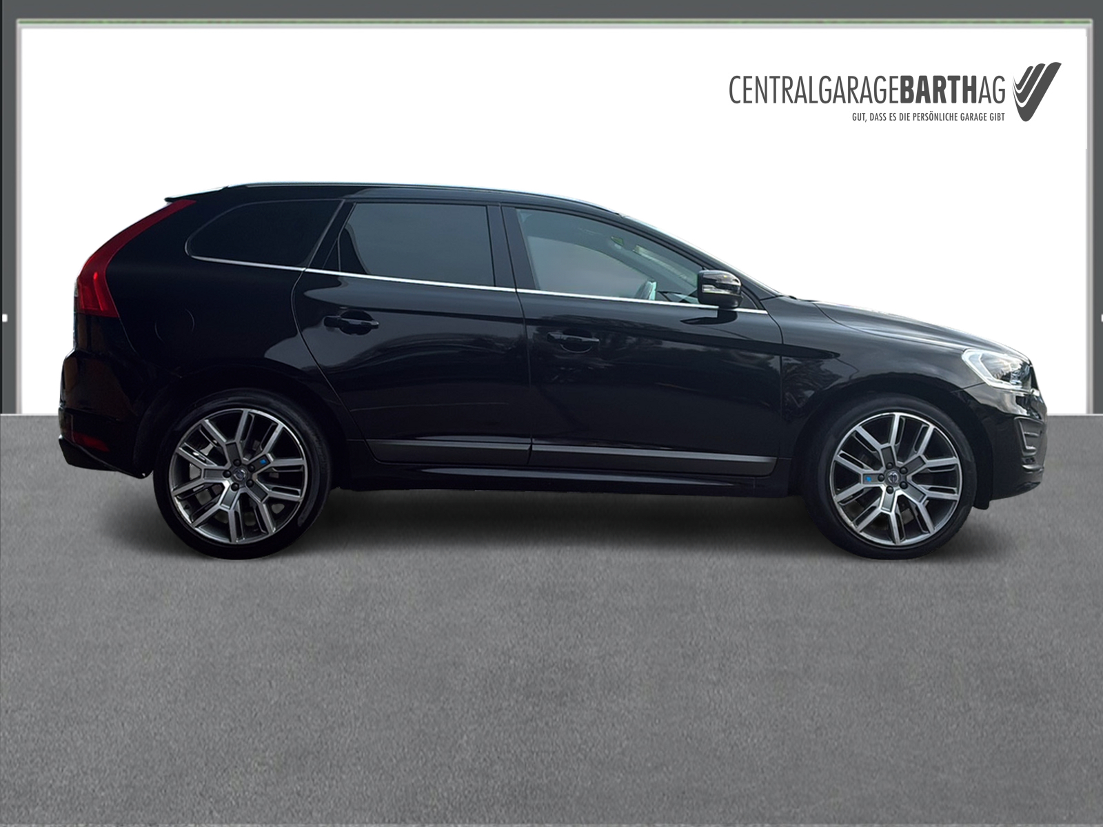 VOLVO XC60 2.4 D5 Mom. R-Design AWD S/S-image-4