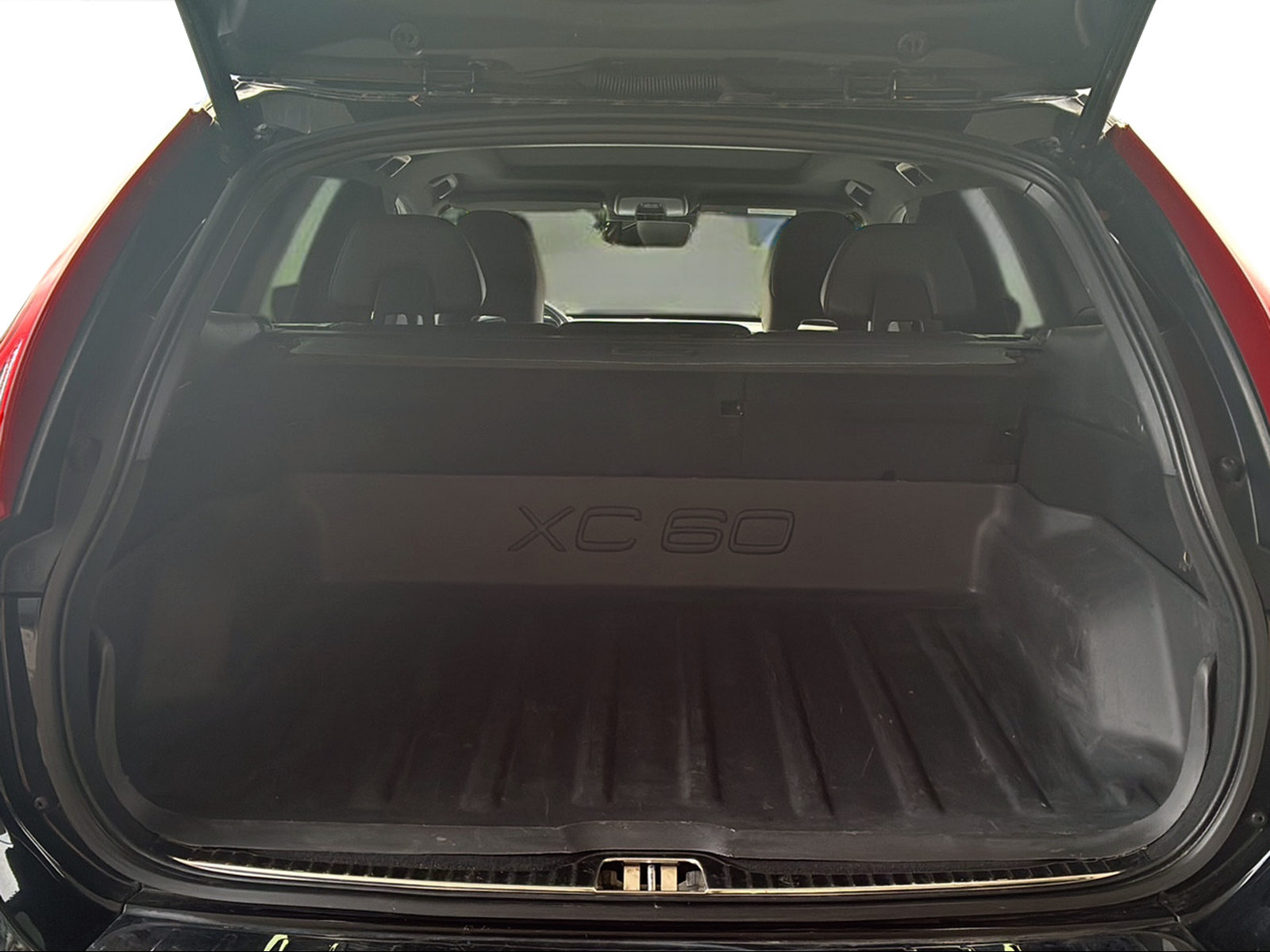 VOLVO XC60 2.4 D5 Mom. R-Design AWD S/S-image-8