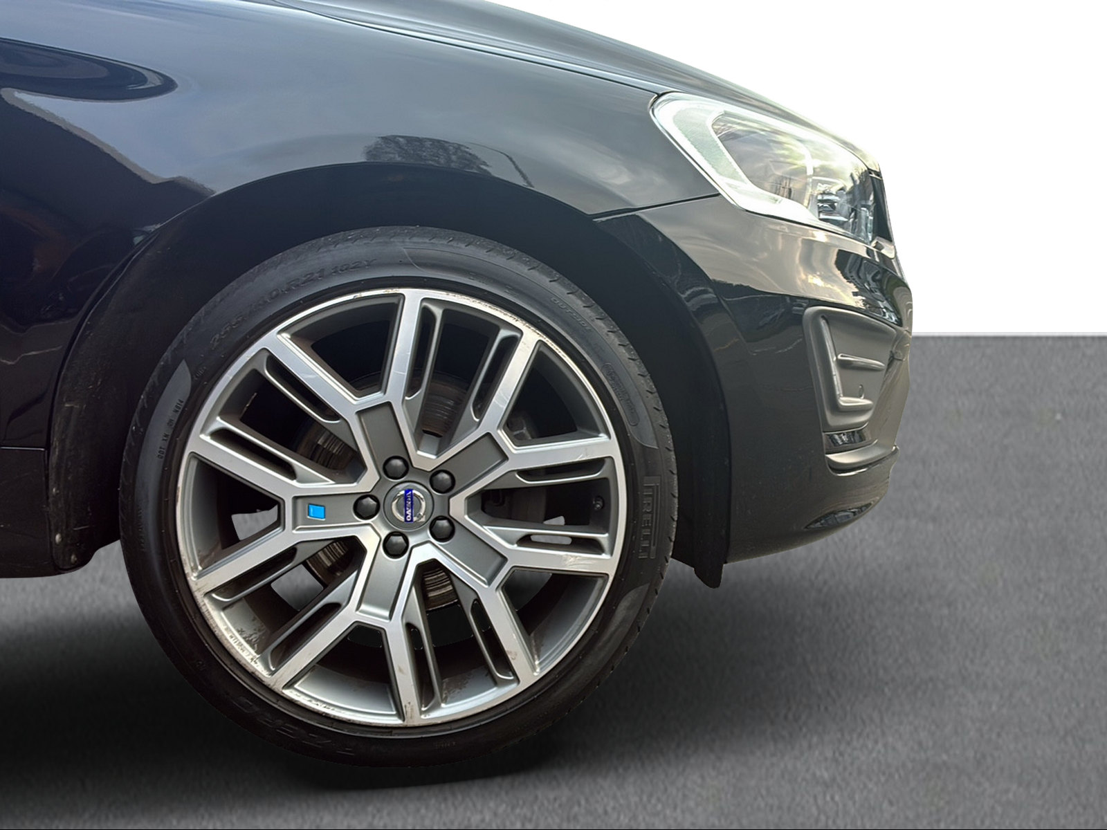 VOLVO XC60 2.4 D5 Mom. R-Design AWD S/S-image-16