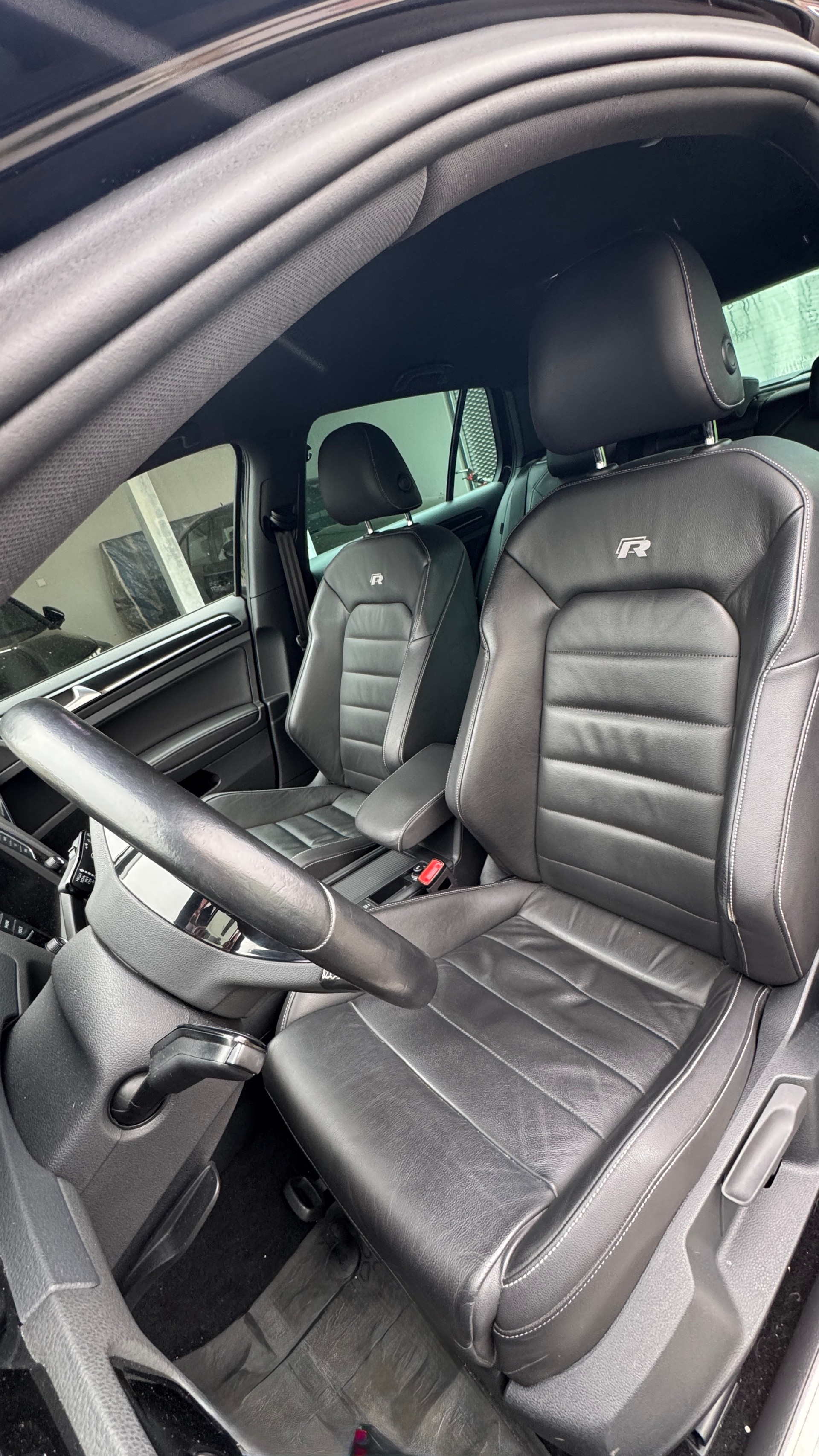 VW Golf 2.0 TSI R 4Motion-image-4