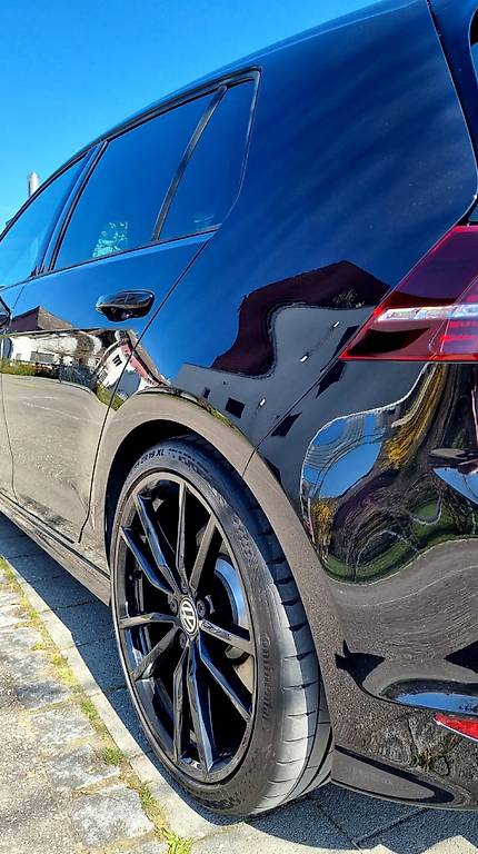 VW Golf 2.0 TSI R 4Motion-image-1