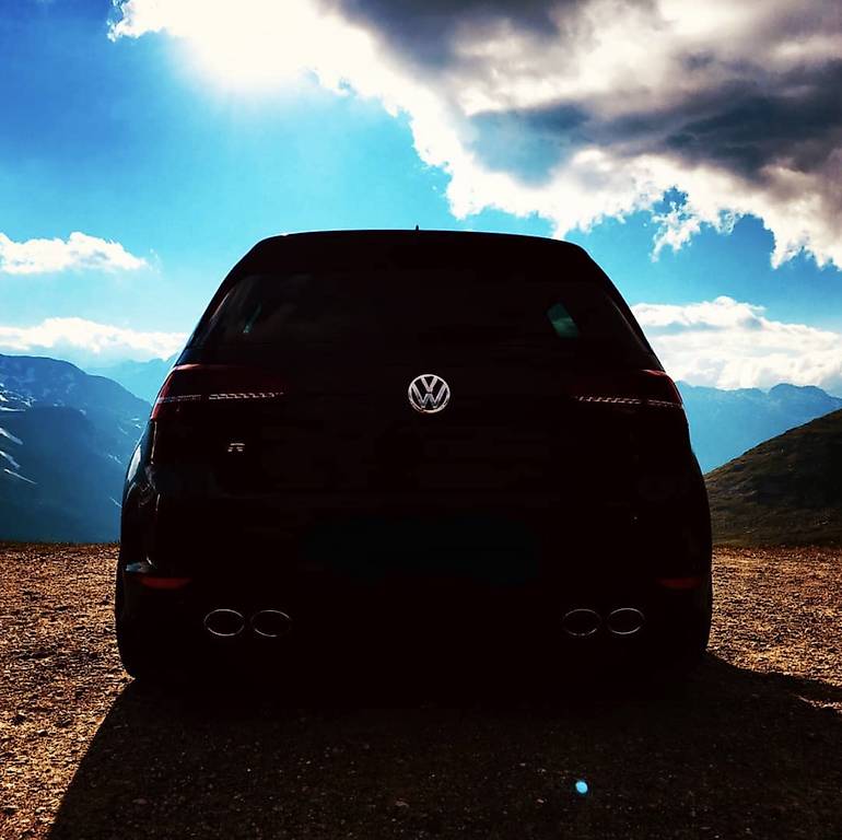 VW Golf 2.0 TSI R 4Motion-image-2