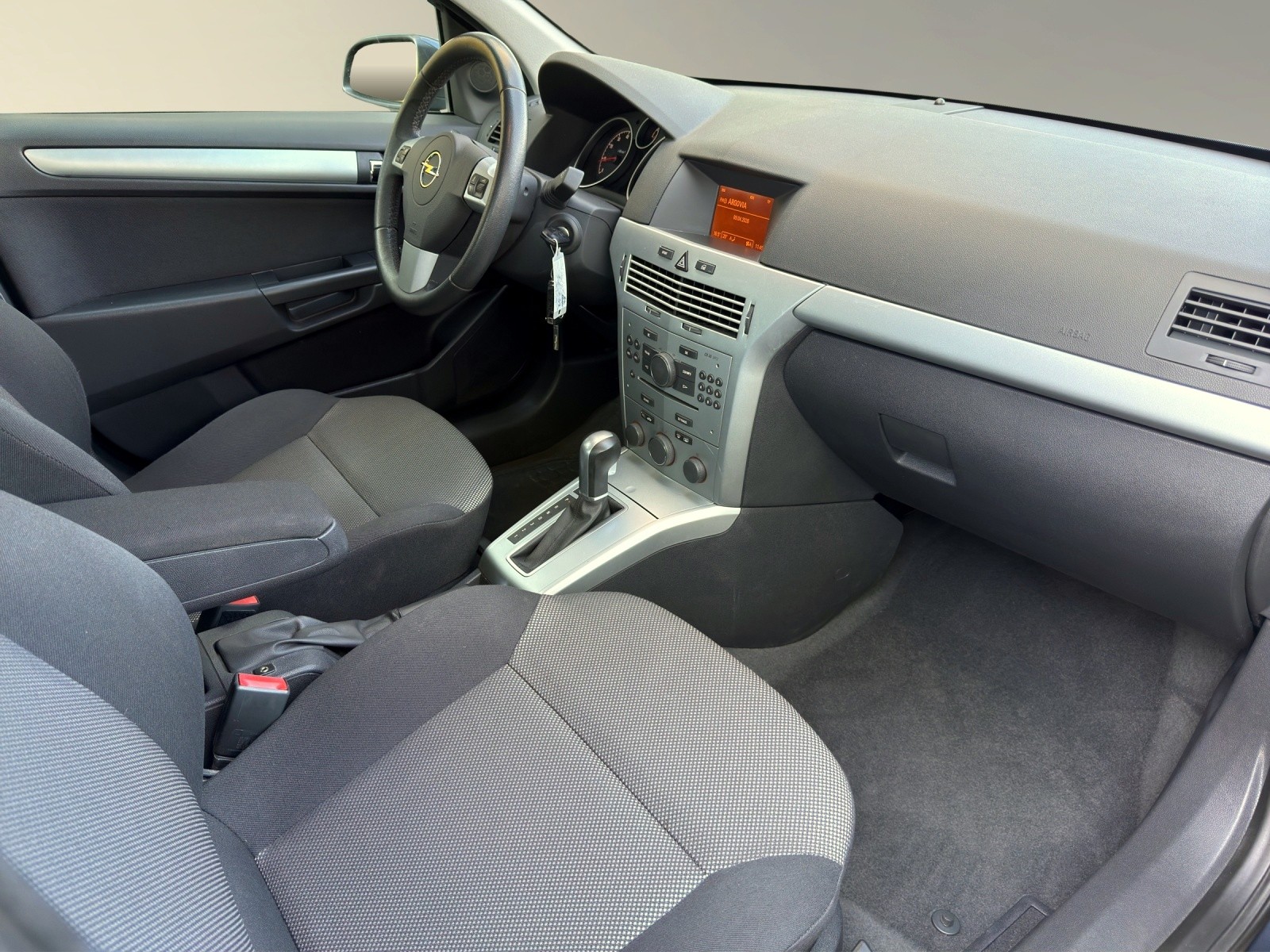 OPEL Astra Caravan 1.8i 16V 140 Diamond-image-13
