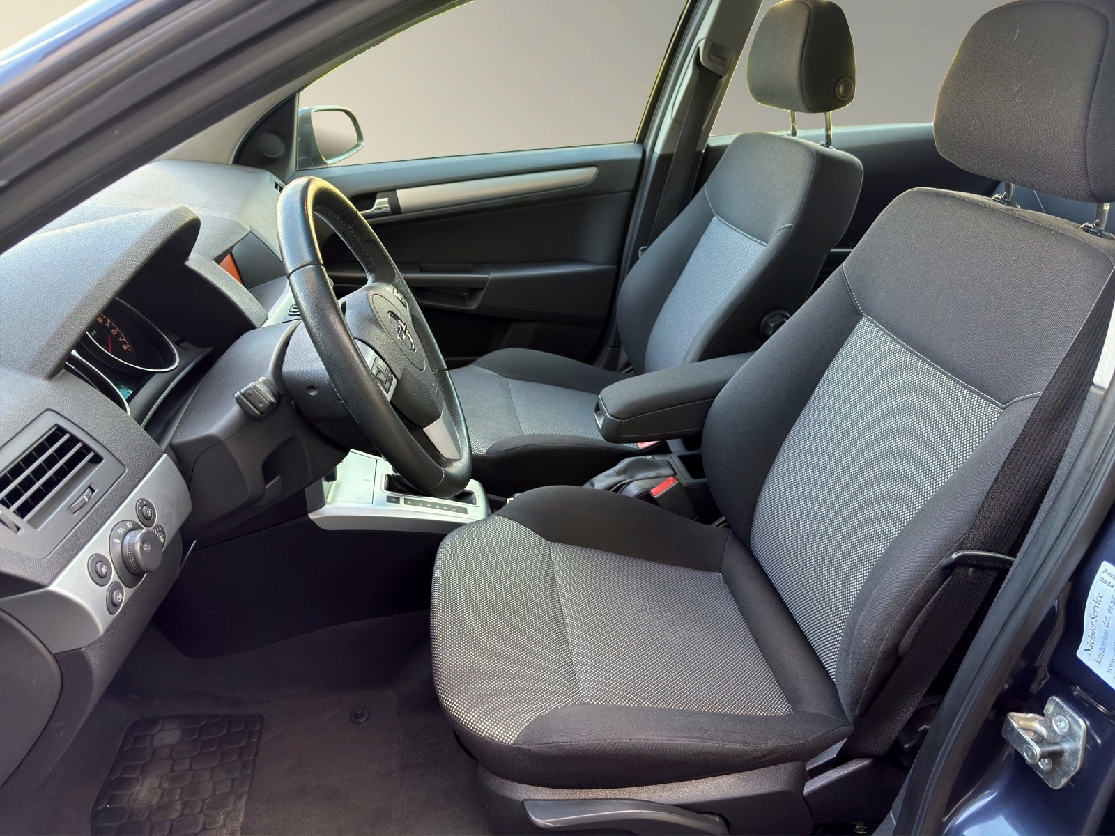 OPEL Astra Caravan 1.8i 16V 140 Diamond-image-8