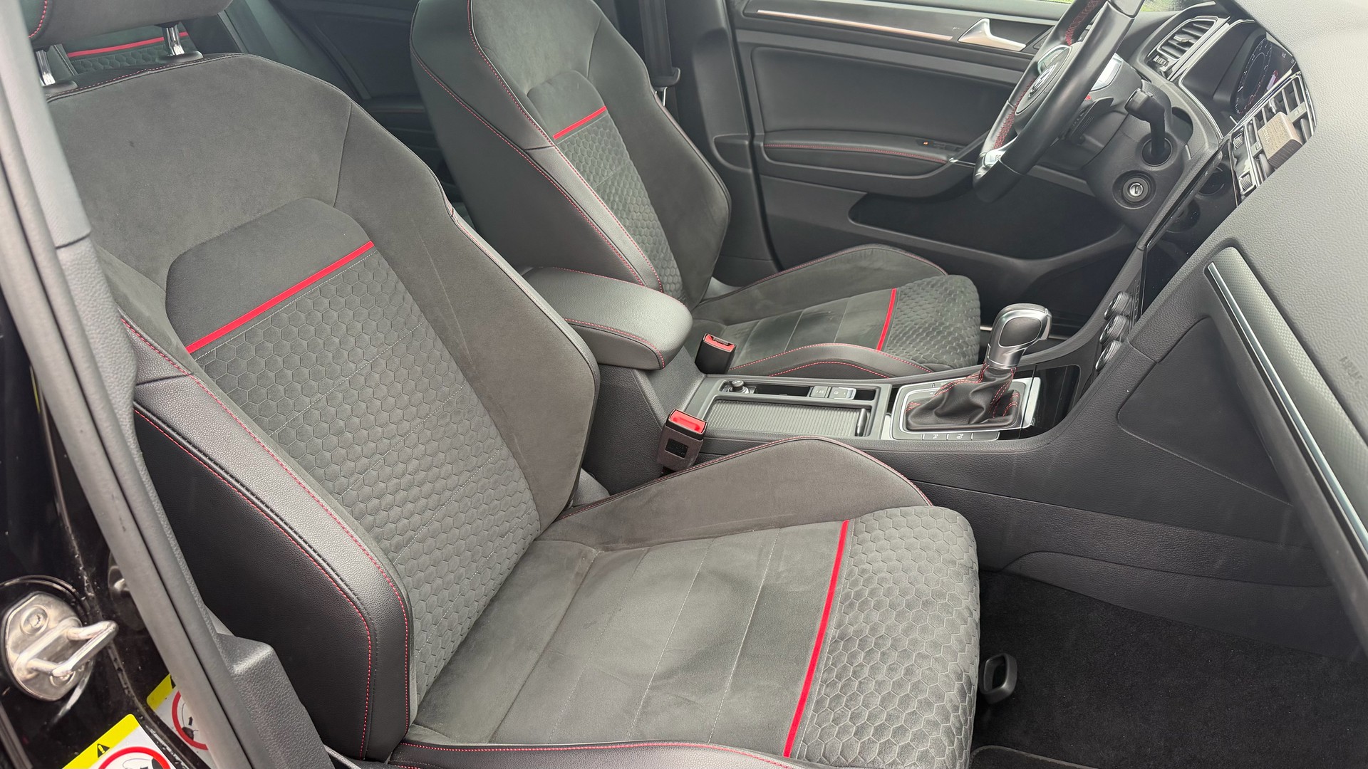 VW Golf 2.0 TSI GTI Performance DSG-image-15