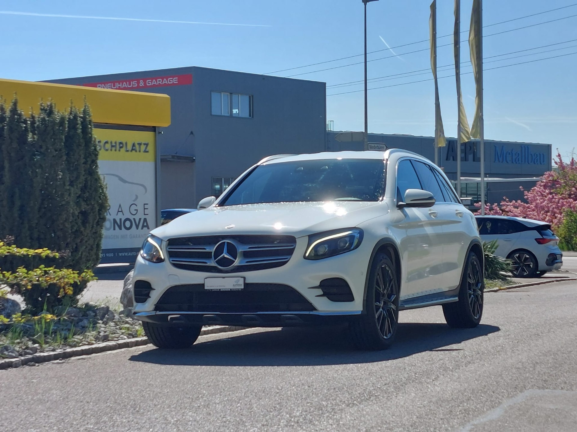 MERCEDES-BENZ GLC 250 d AMG Line mit AHKupplung 2,5to-showroom-element-1
