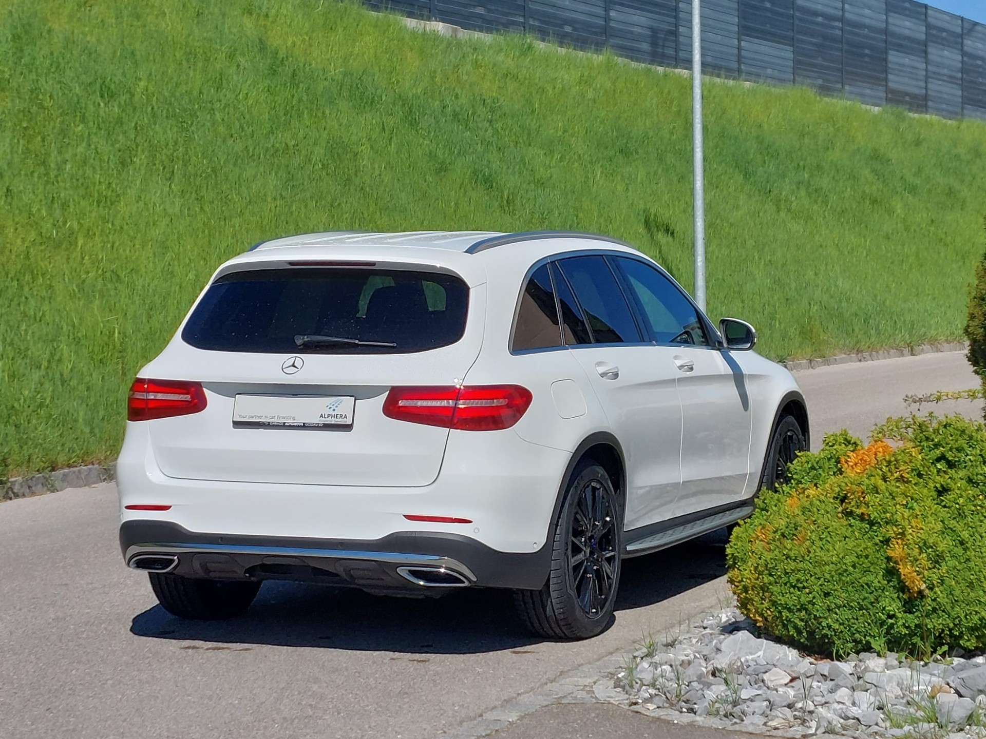 MERCEDES-BENZ GLC 250 d AMG Line mit AHKupplung 2,5to-image-4