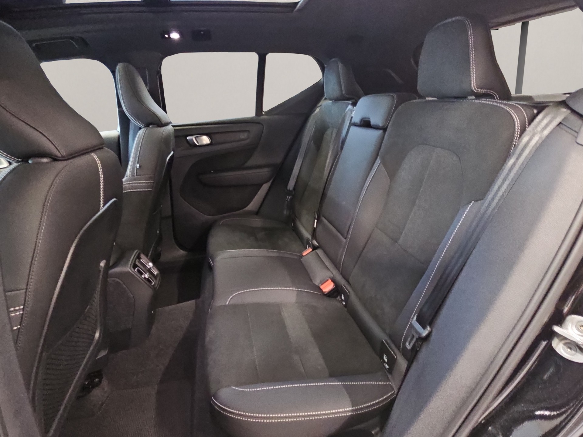 VOLVO XC40 P8 Twin Ultimate AWD-image-14