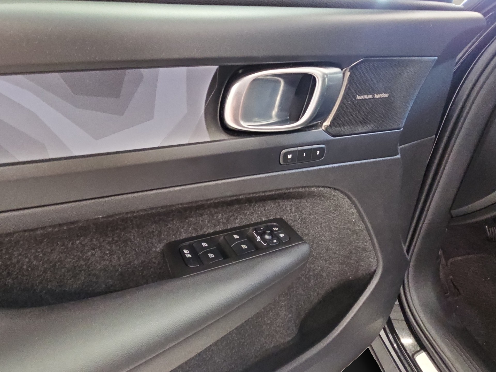 VOLVO XC40 P8 Twin Ultimate AWD-image-10