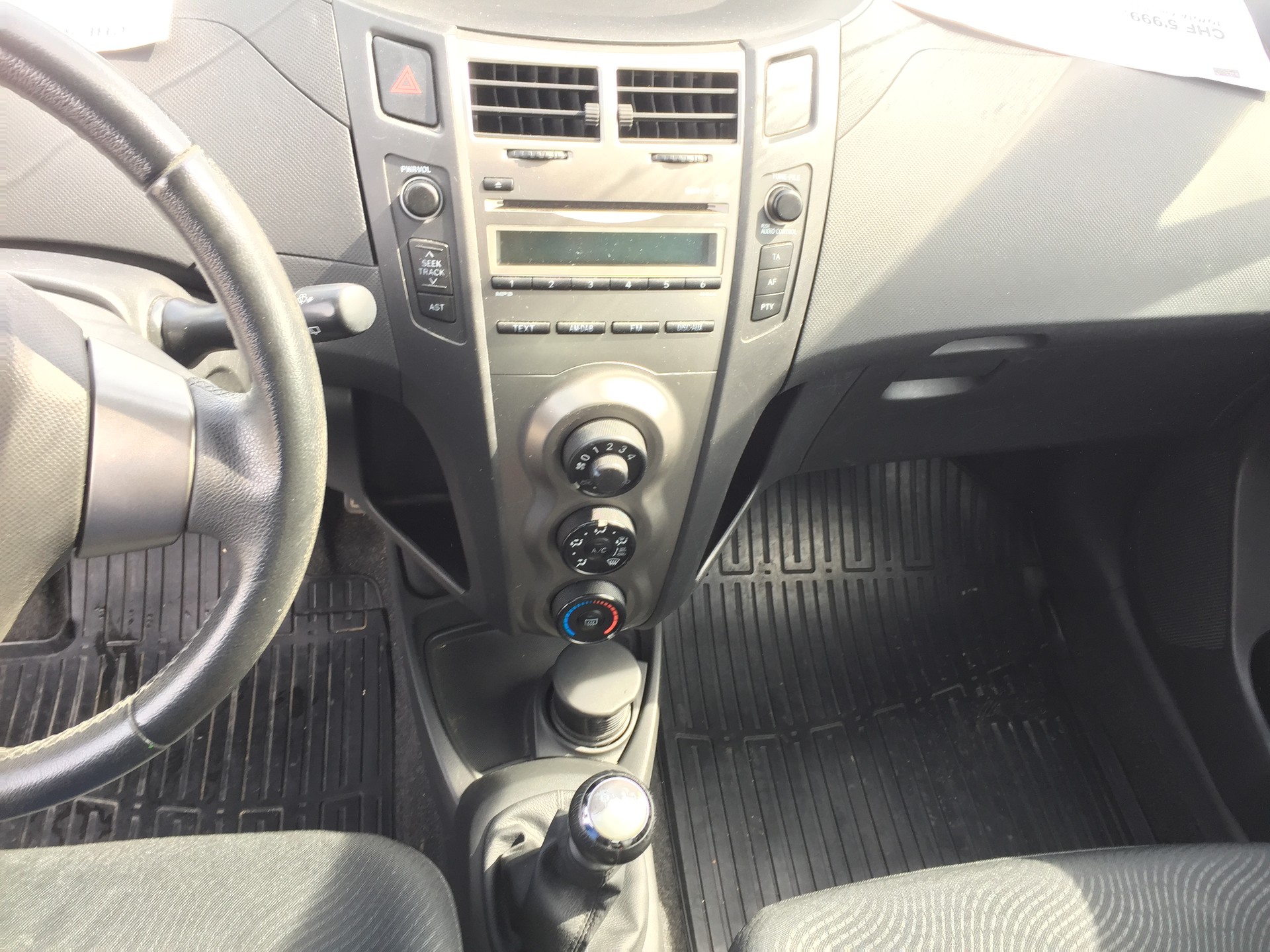 TOYOTA Yaris 1.33 Linea Luna-image-10