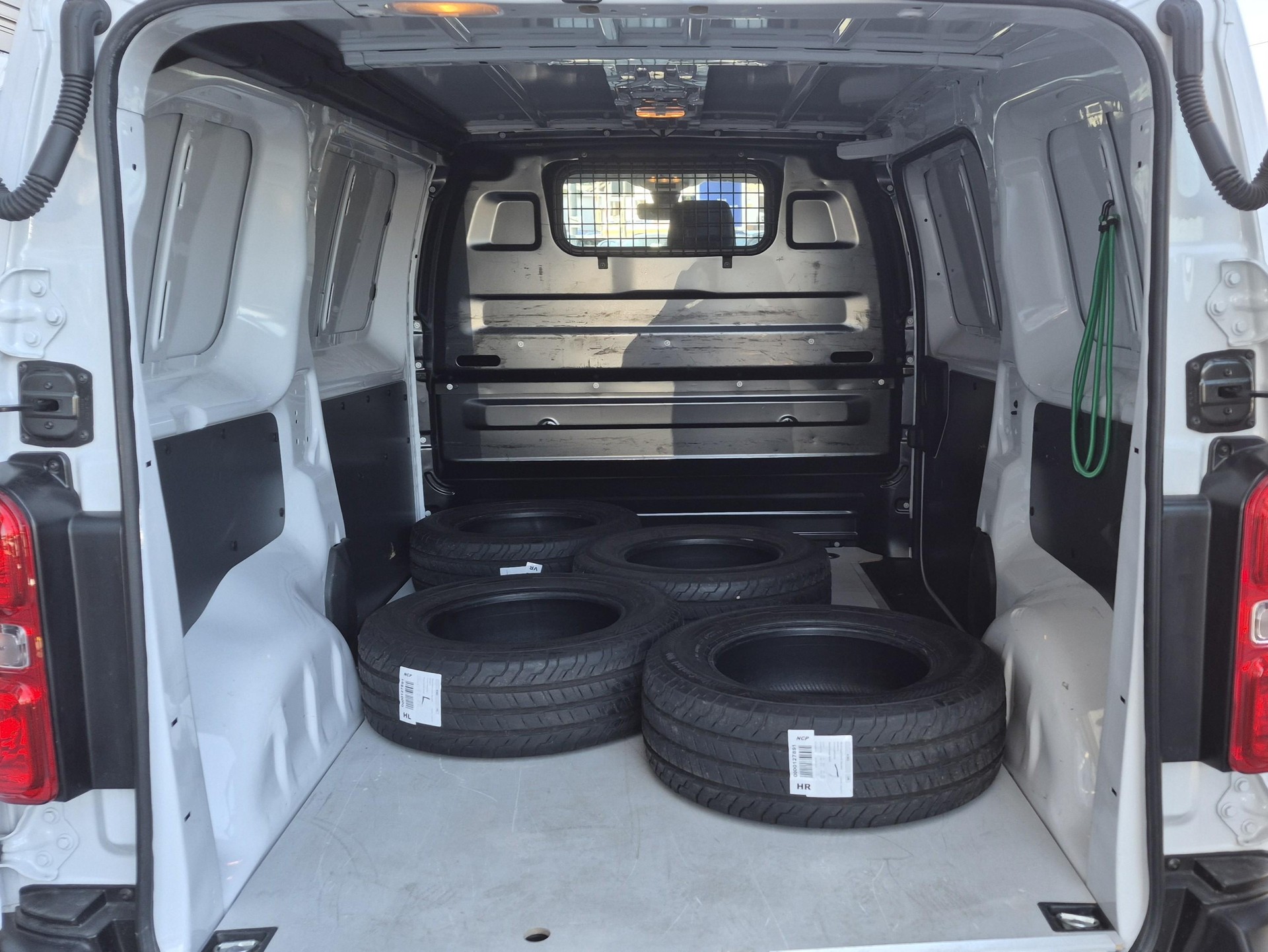 PEUGEOT Expert Kaw. Standard 1.5 BlueHDi 120 S/S-image-12