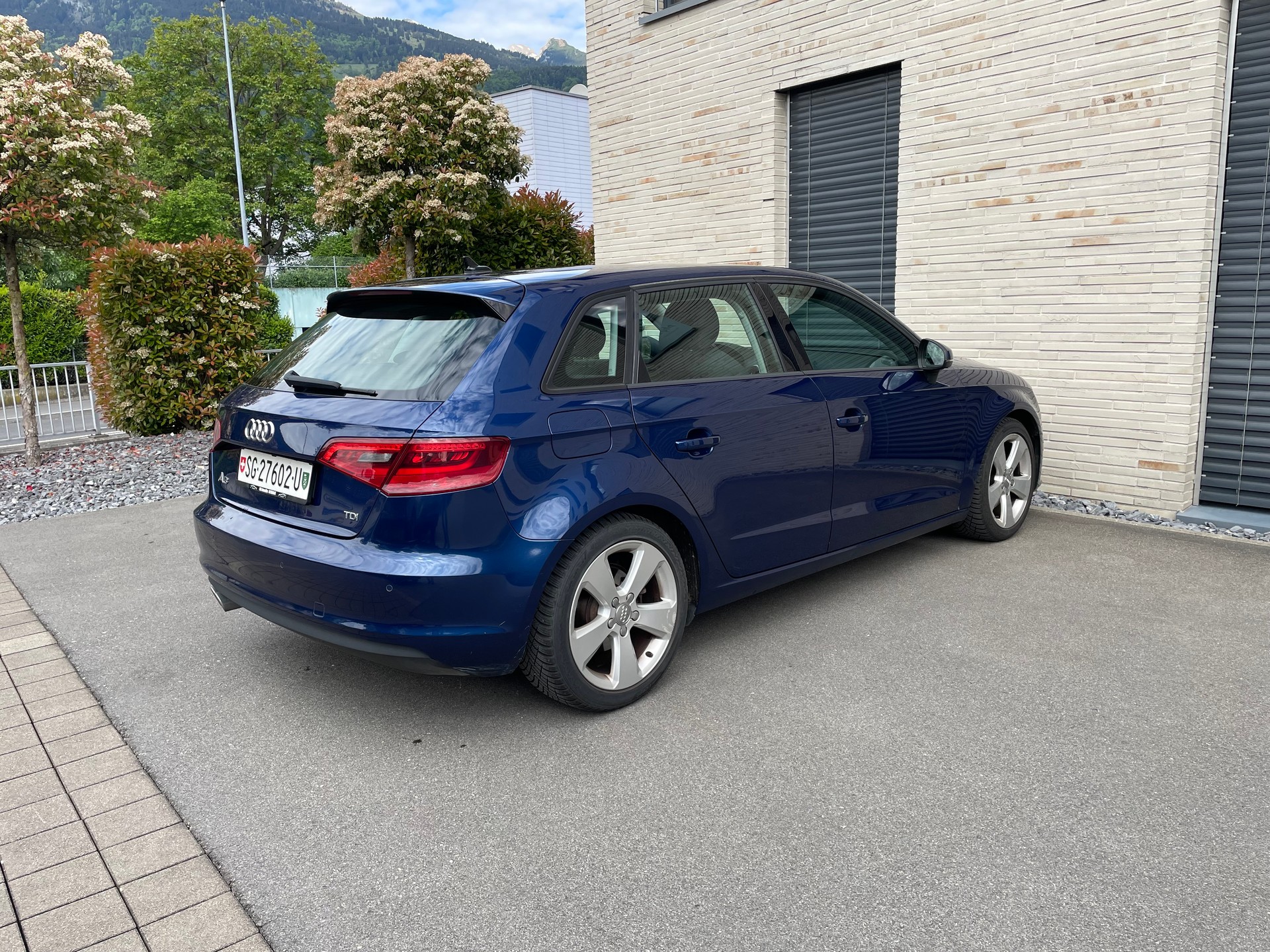 AUDI A3 Sportback 2.0 TDI Ambiente-image-9