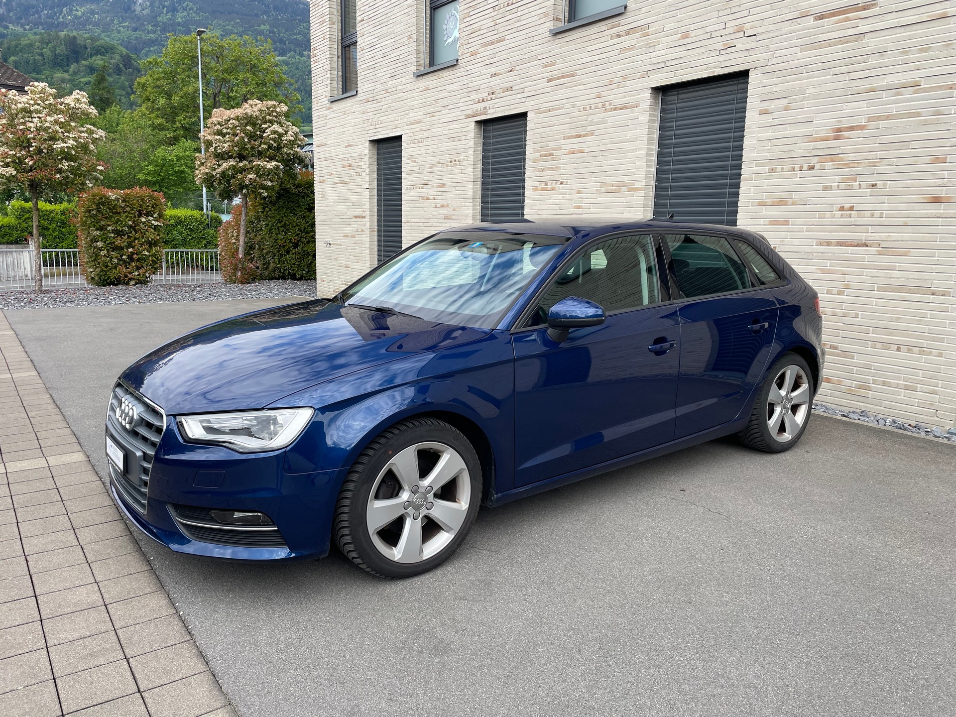 AUDI A3 Sportback 2.0 TDI Ambiente-image-2