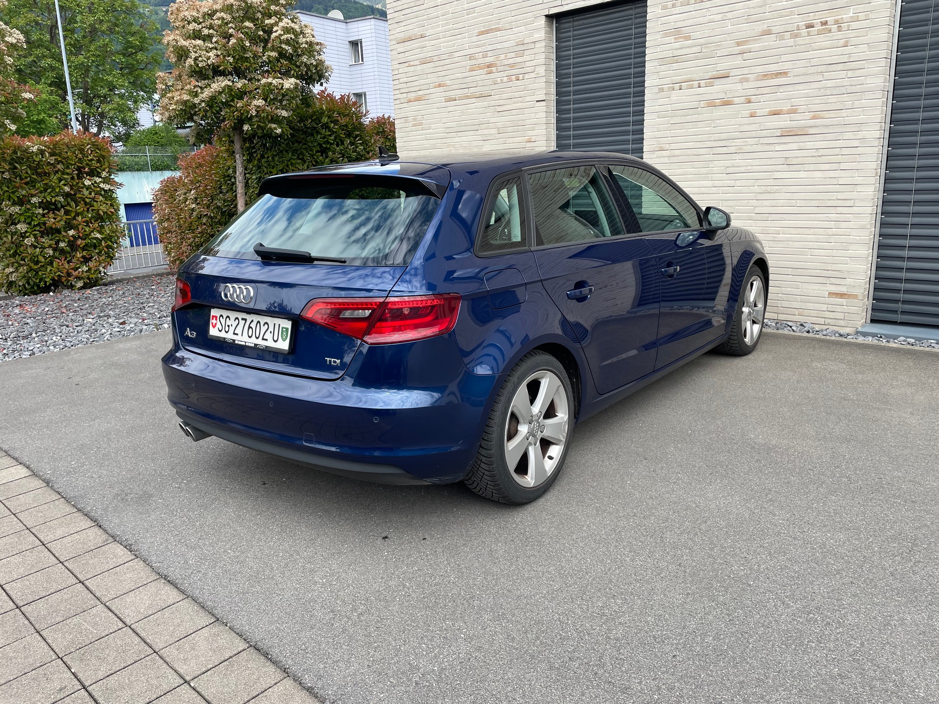 AUDI A3 Sportback 2.0 TDI Ambiente-image-8