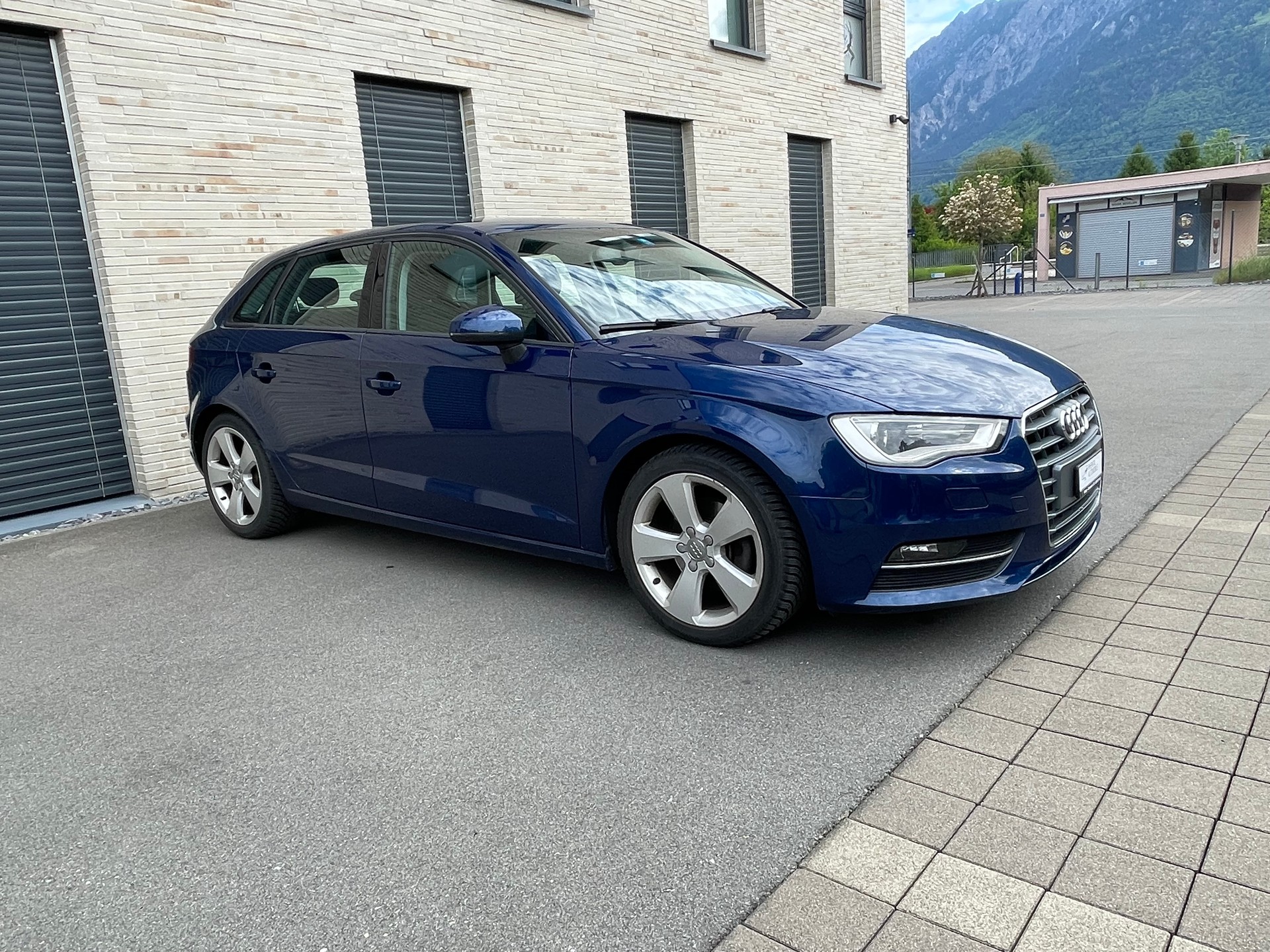 AUDI A3 Sportback 2.0 TDI Ambiente-image-6
