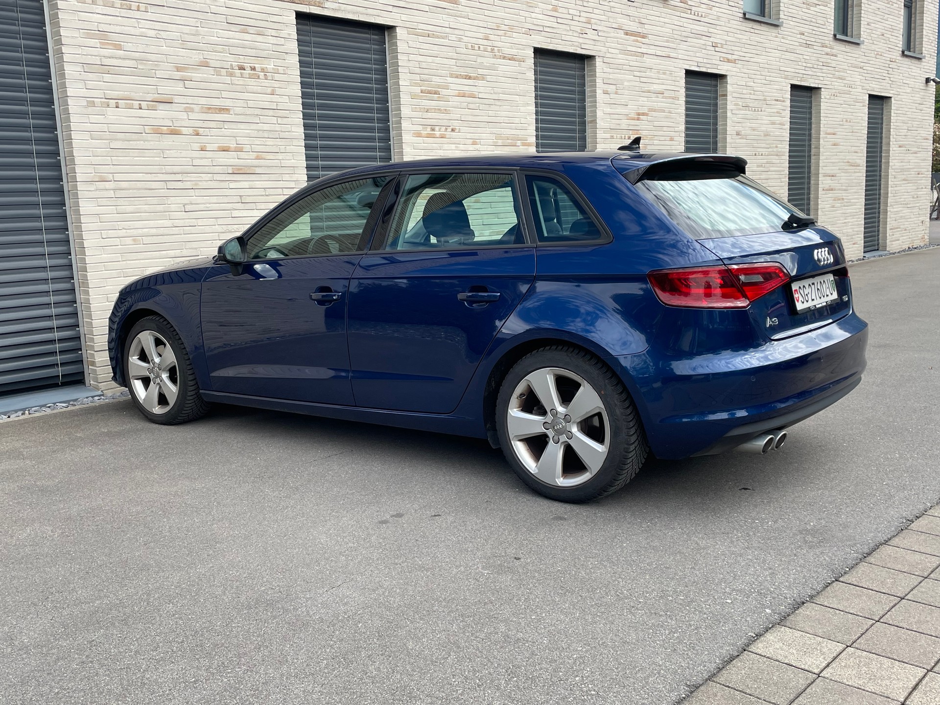AUDI A3 Sportback 2.0 TDI Ambiente-image-12