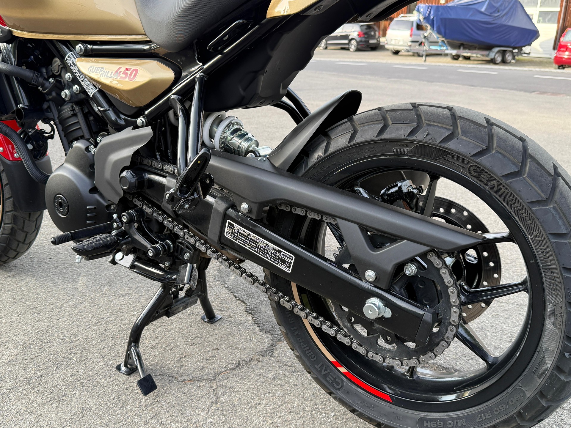 ROYAL ENFIELD Guerrilla 450 Mid-image-12