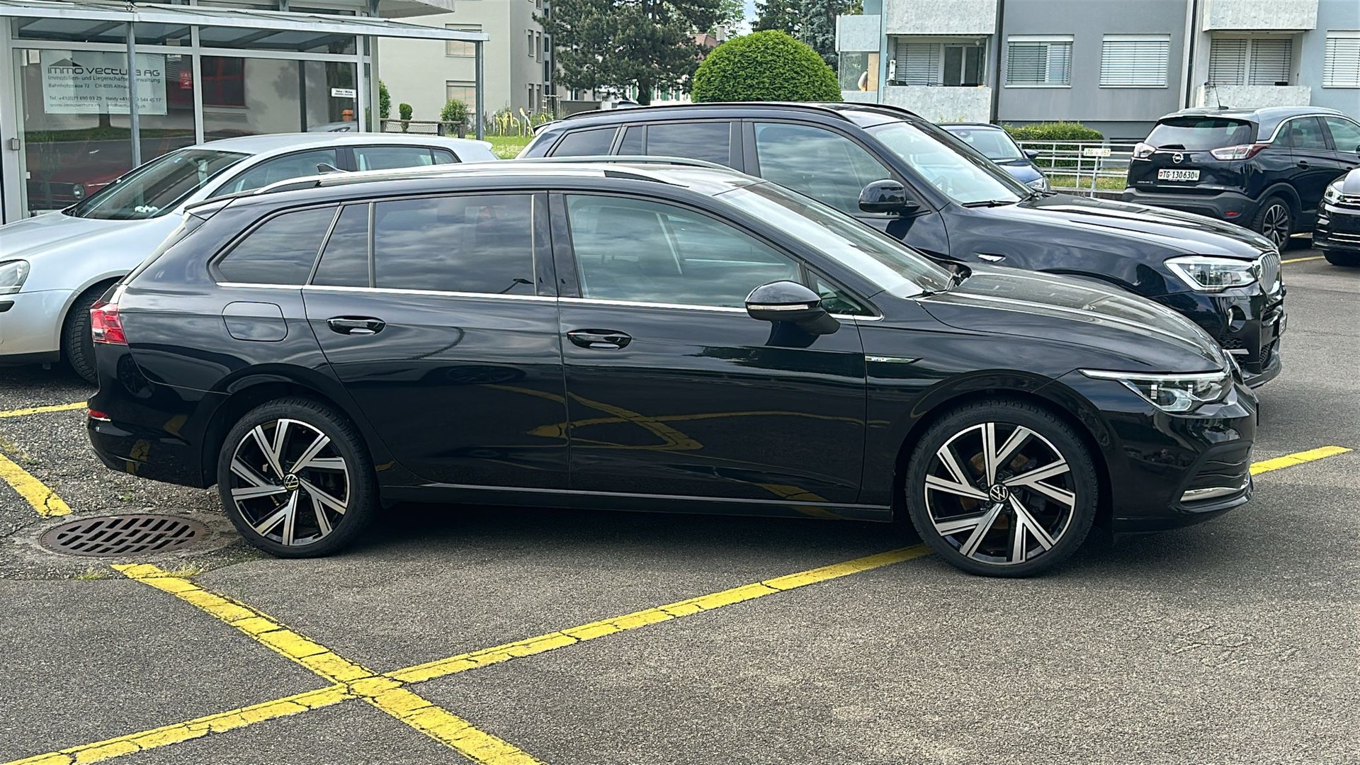 VW Golf Variant 1.5 eTSI mHEV Style-image-2